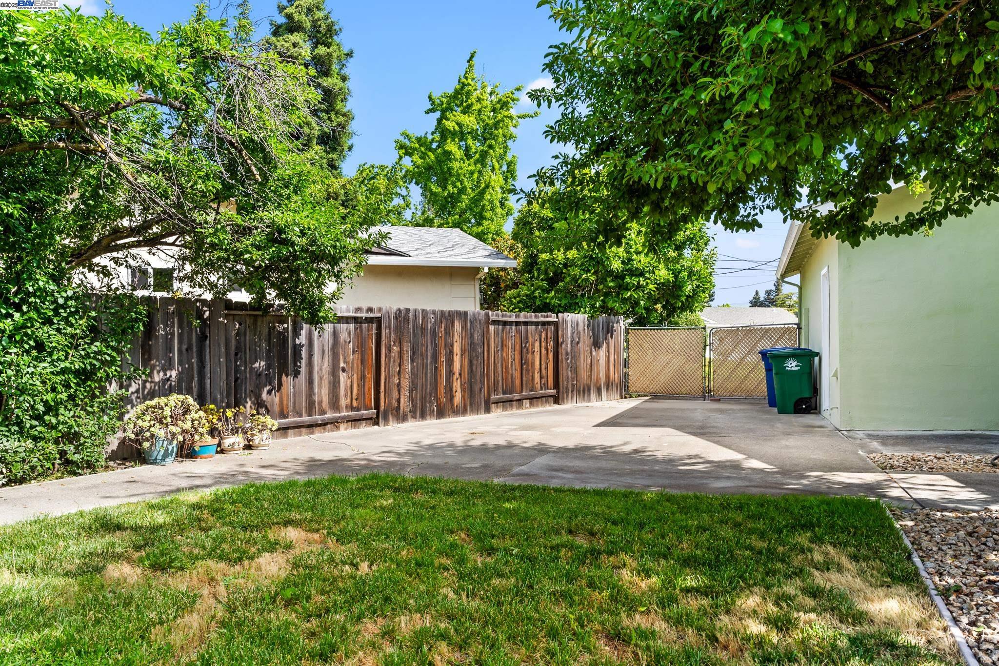 Detail Gallery Image 32 of 37 For 9 Dogwood Ct, San Ramon,  CA 94583 - 2 Beds | 2 Baths