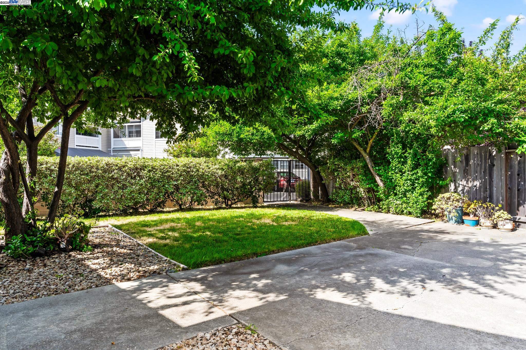 Detail Gallery Image 33 of 37 For 9 Dogwood Ct, San Ramon,  CA 94583 - 2 Beds | 2 Baths