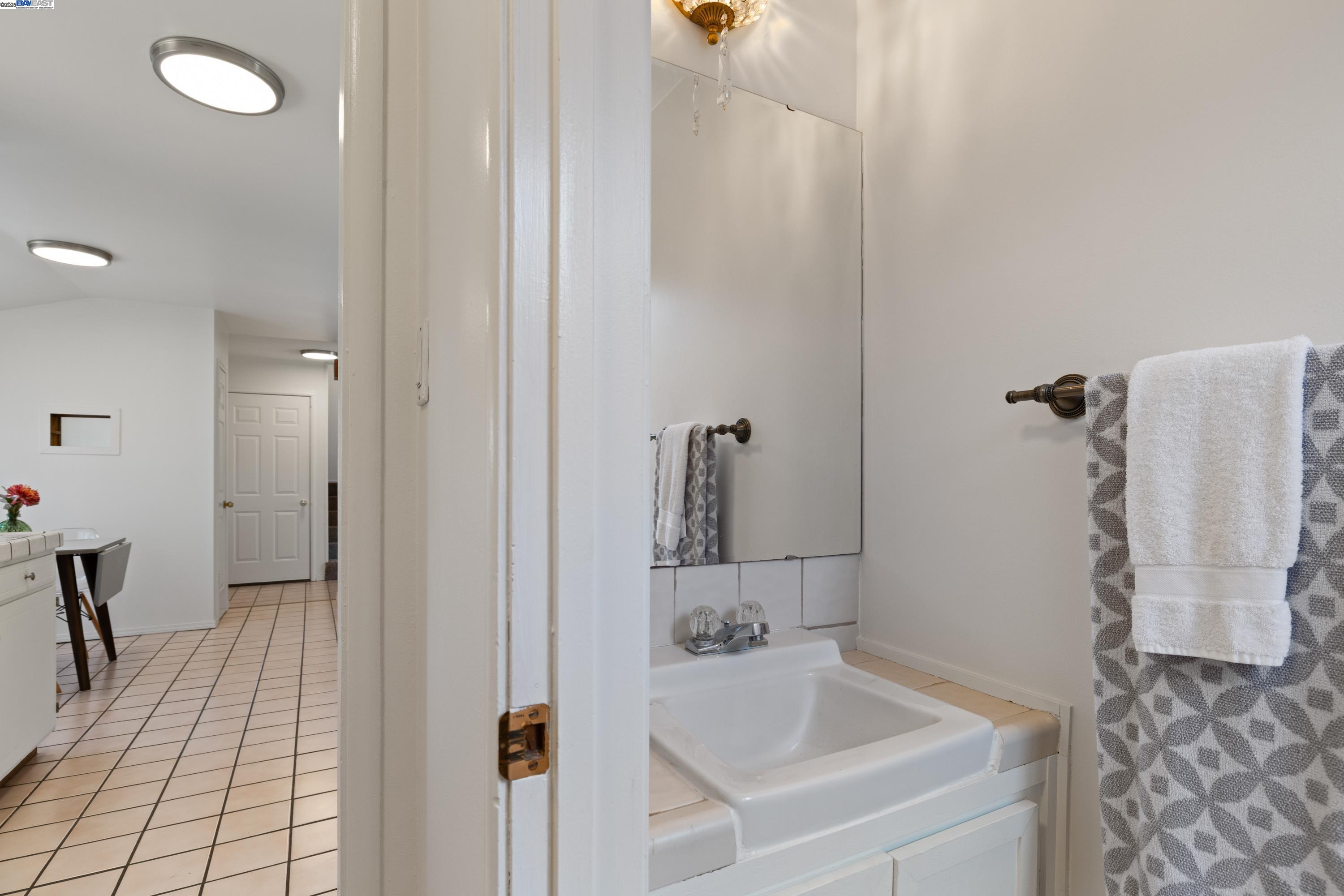 Detail Gallery Image 12 of 53 For 332 Mavis Drive, Pleasanton,  CA 94566 - 3 Beds | 2/1 Baths