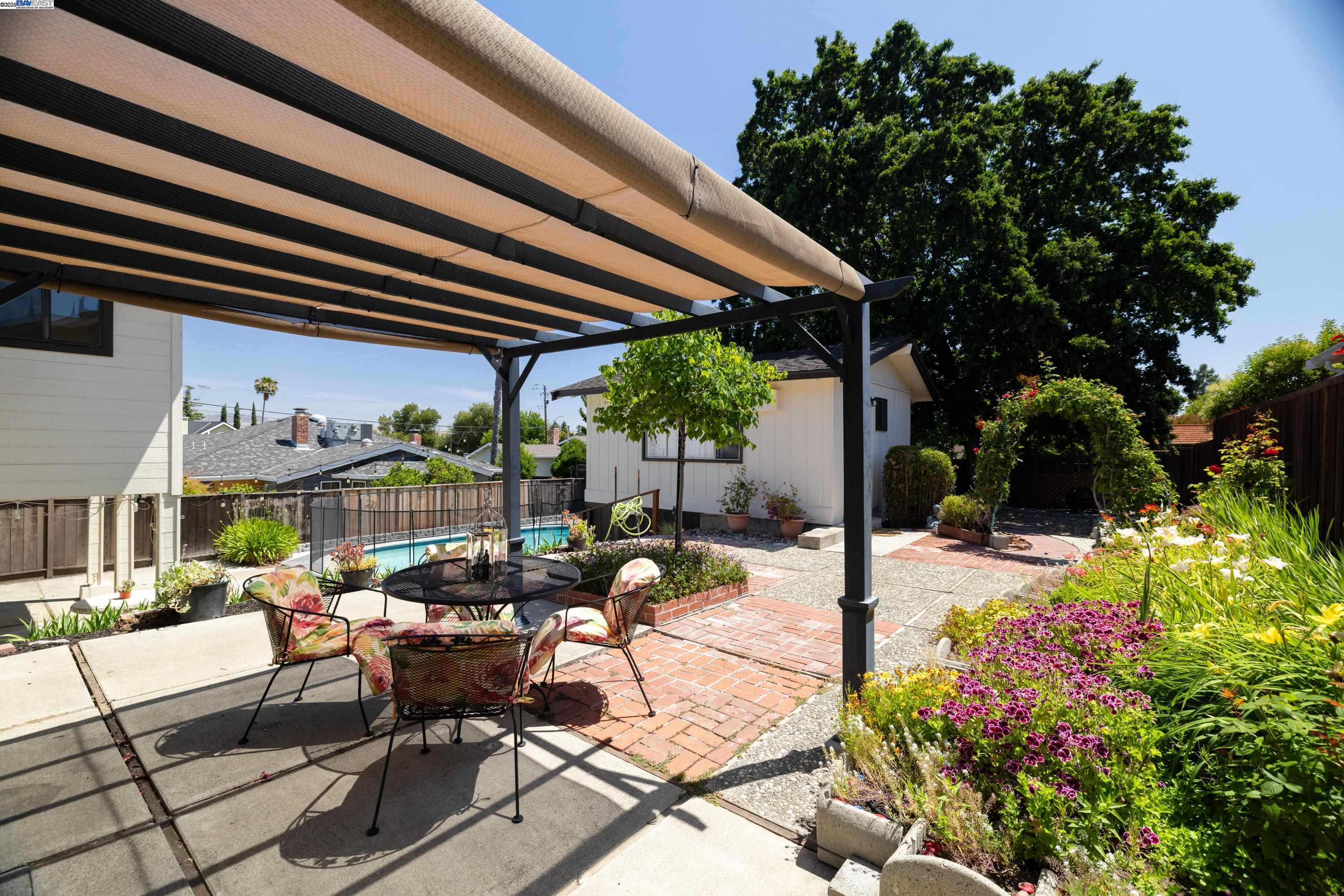 Detail Gallery Image 22 of 53 For 332 Mavis Drive, Pleasanton,  CA 94566 - 3 Beds | 2/1 Baths