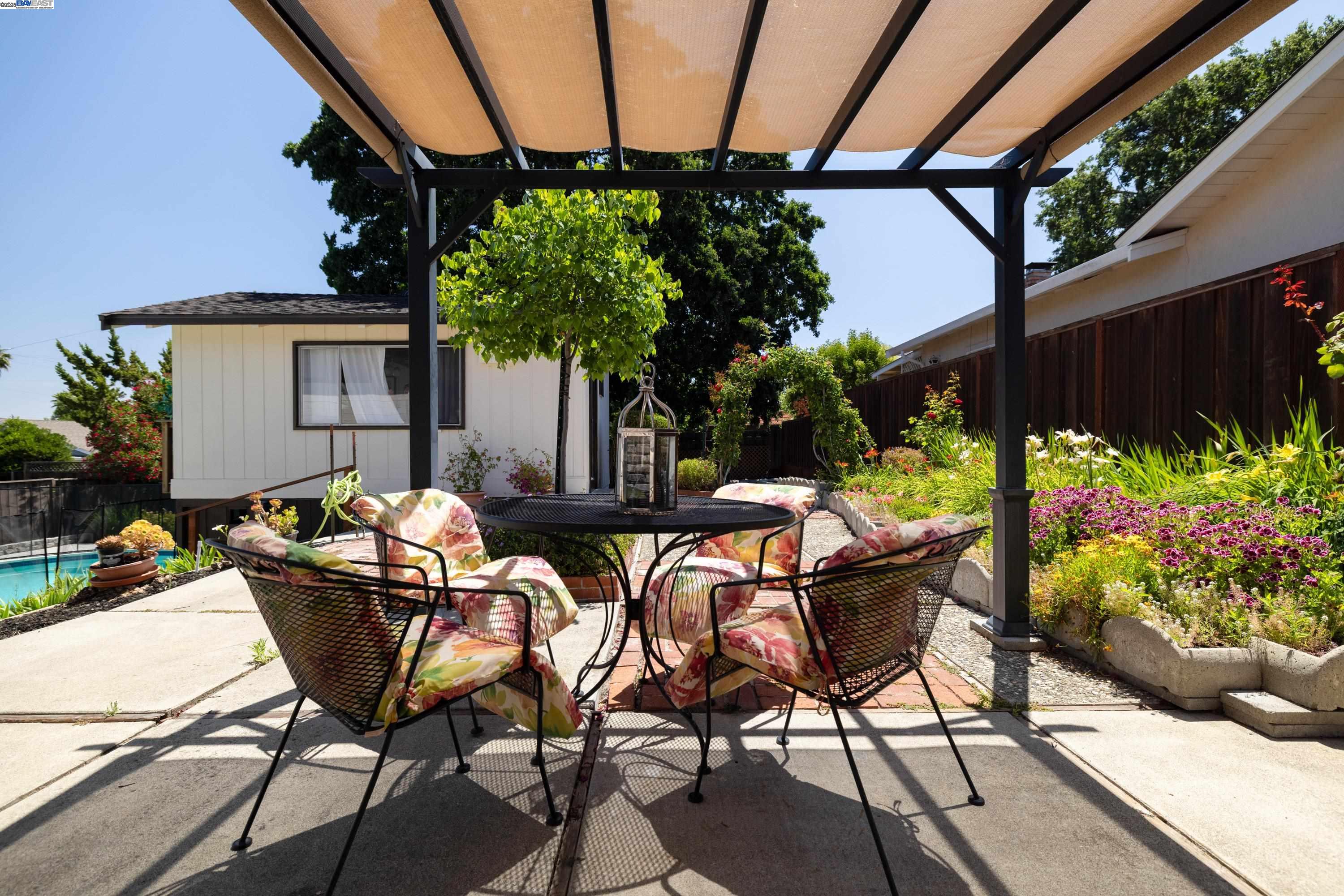 Detail Gallery Image 24 of 53 For 332 Mavis Drive, Pleasanton,  CA 94566 - 3 Beds | 2/1 Baths