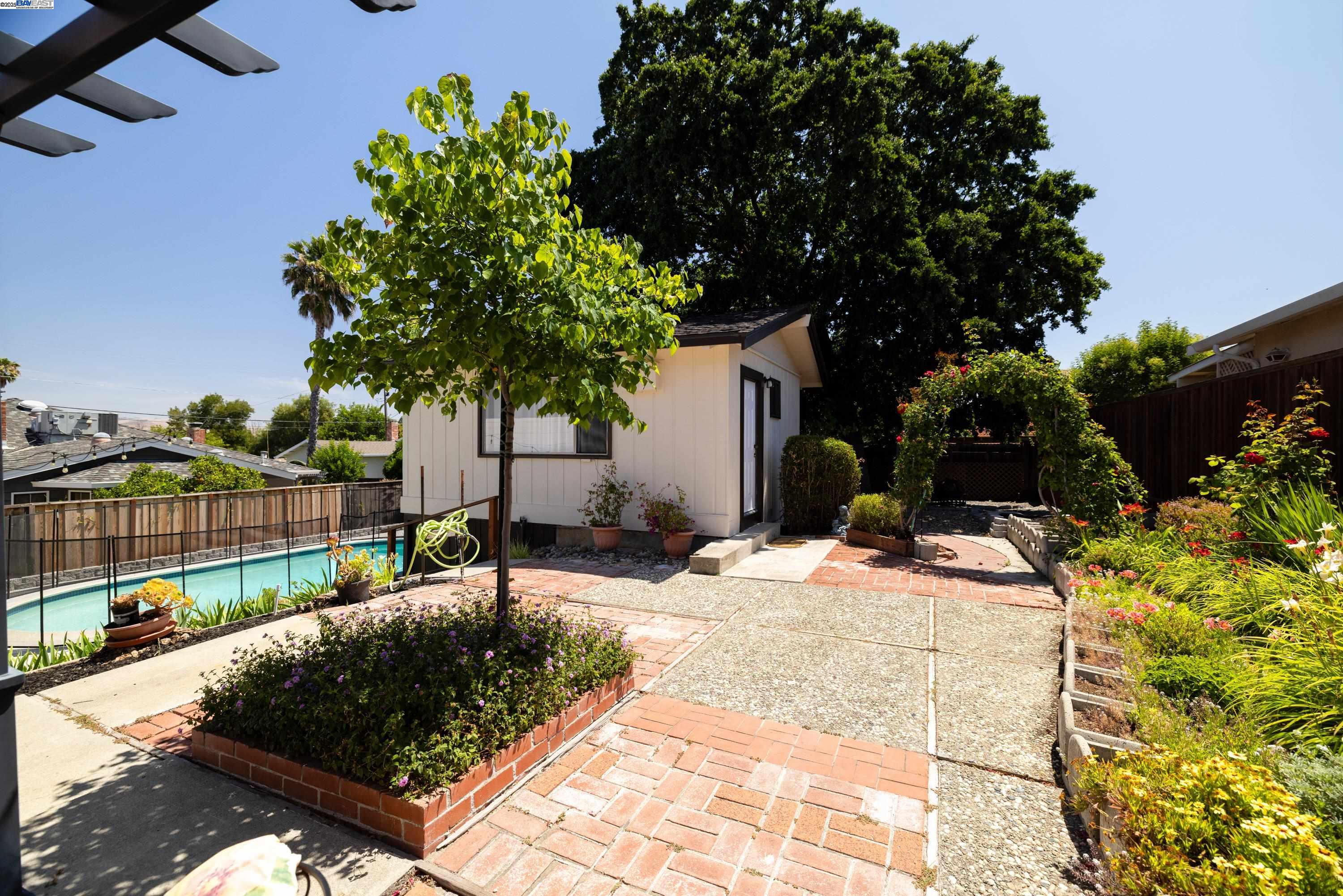 Detail Gallery Image 25 of 53 For 332 Mavis Drive, Pleasanton,  CA 94566 - 3 Beds | 2/1 Baths
