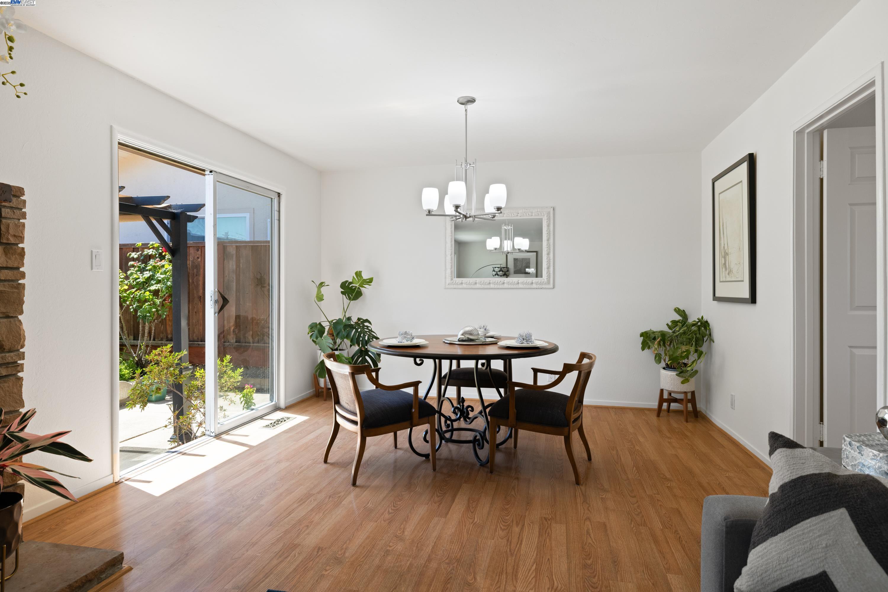 Detail Gallery Image 4 of 53 For 332 Mavis Drive, Pleasanton,  CA 94566 - 3 Beds | 2/1 Baths
