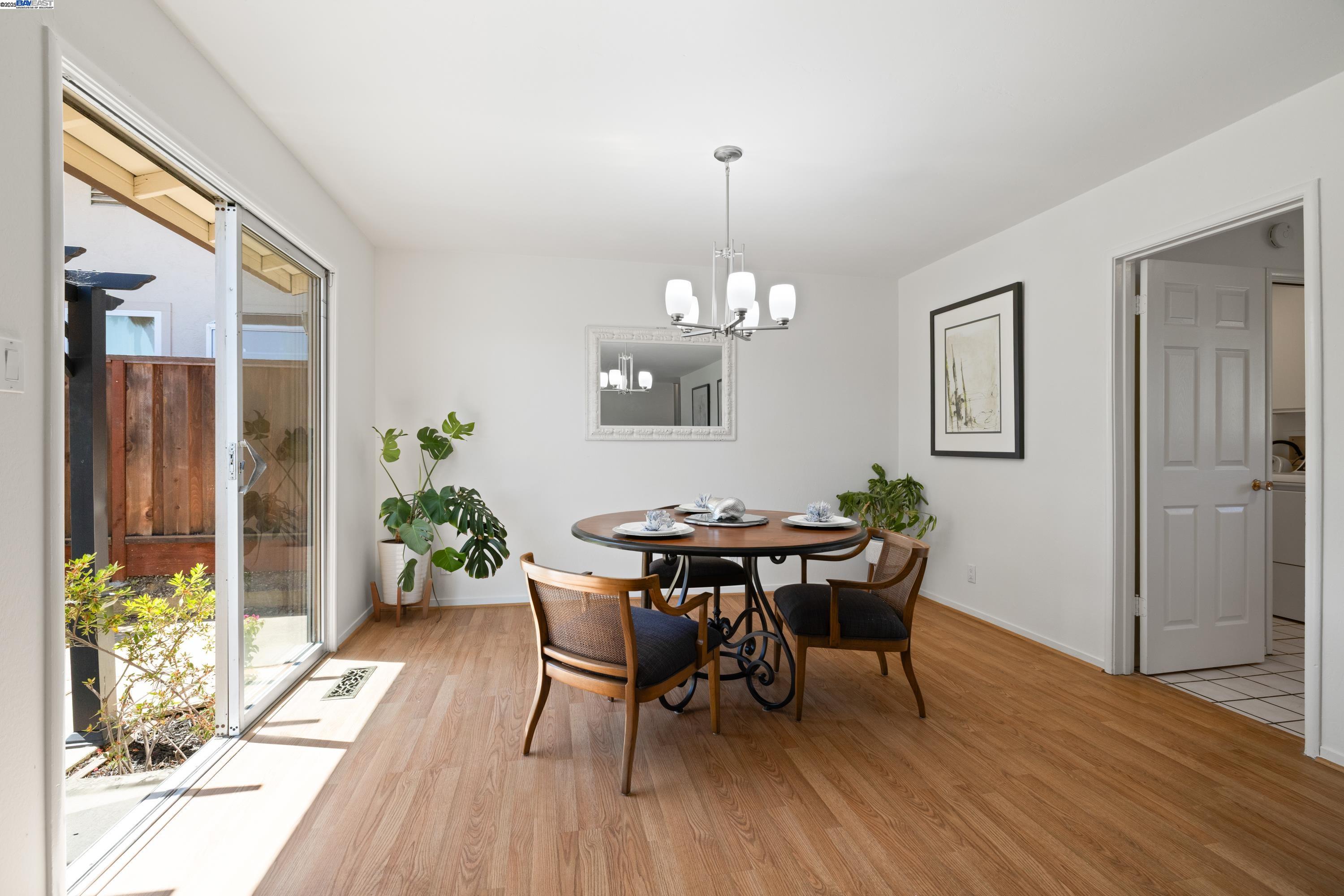 Detail Gallery Image 7 of 53 For 332 Mavis Drive, Pleasanton,  CA 94566 - 3 Beds | 2/1 Baths