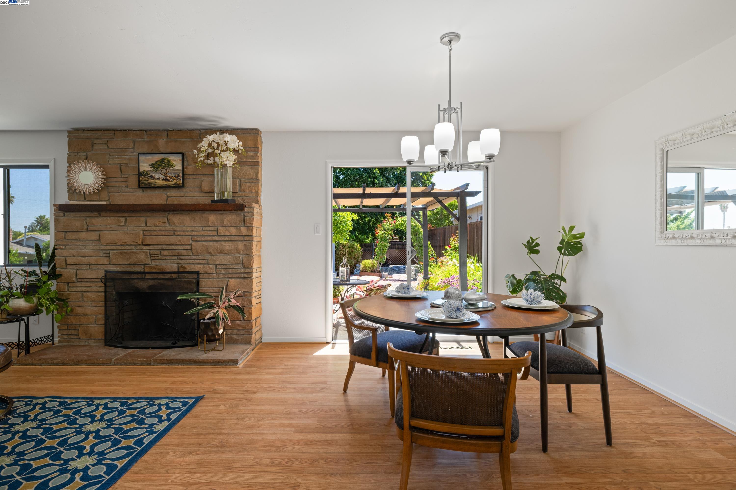 Detail Gallery Image 8 of 53 For 332 Mavis Drive, Pleasanton,  CA 94566 - 3 Beds | 2/1 Baths