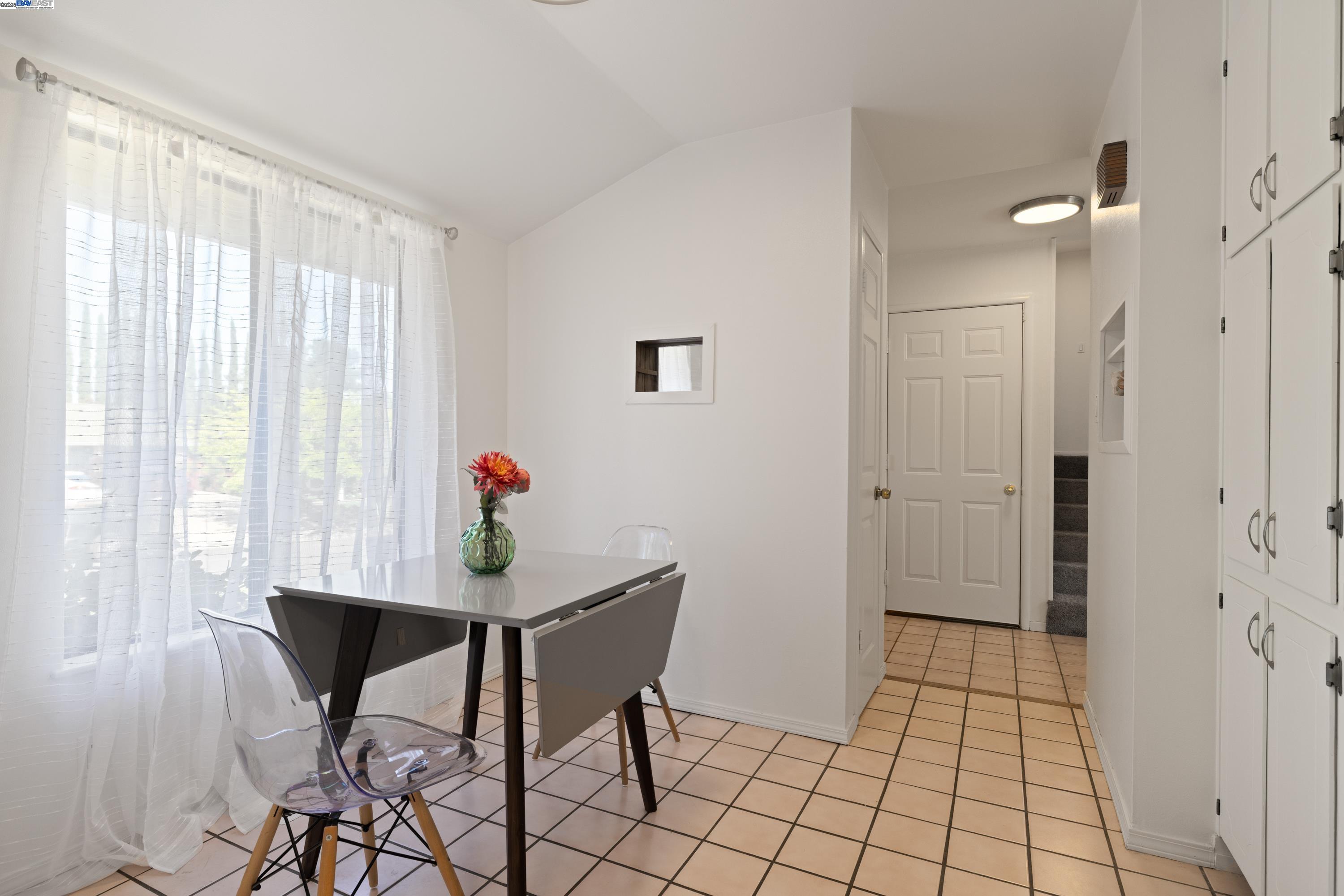 Detail Gallery Image 9 of 53 For 332 Mavis Drive, Pleasanton,  CA 94566 - 3 Beds | 2/1 Baths