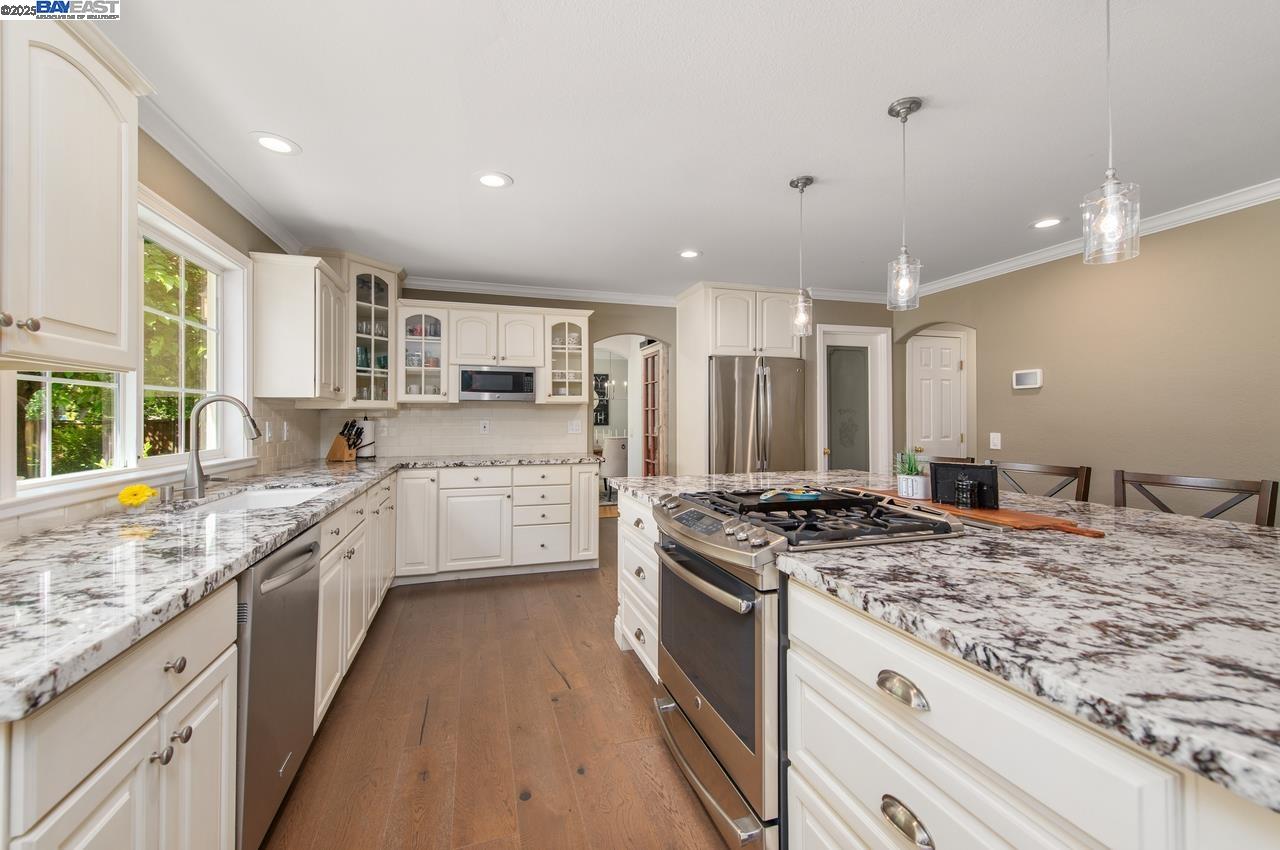 Detail Gallery Image 11 of 45 For 1198 Vintner Way, Pleasanton,  CA 94566 - 4 Beds | 3 Baths