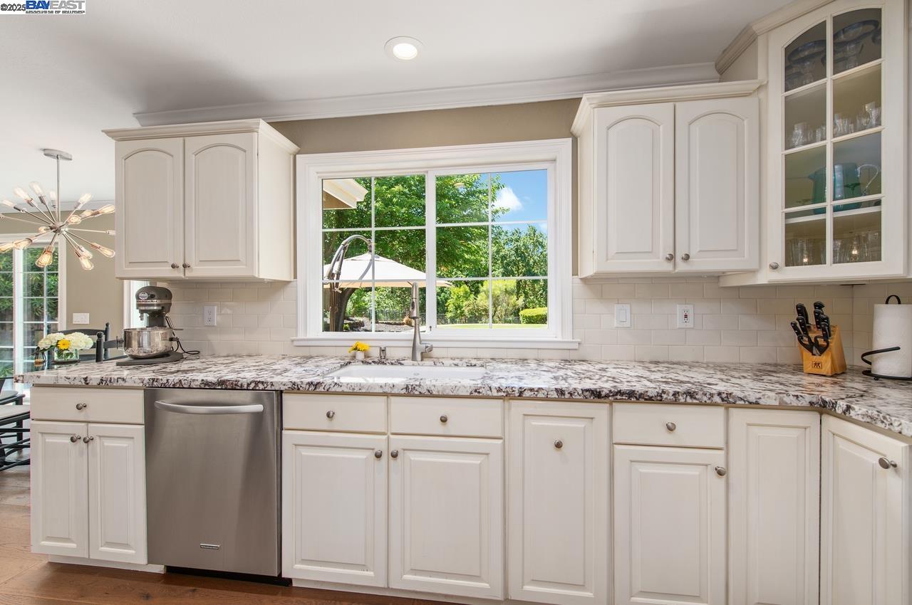 Detail Gallery Image 12 of 45 For 1198 Vintner Way, Pleasanton,  CA 94566 - 4 Beds | 3 Baths