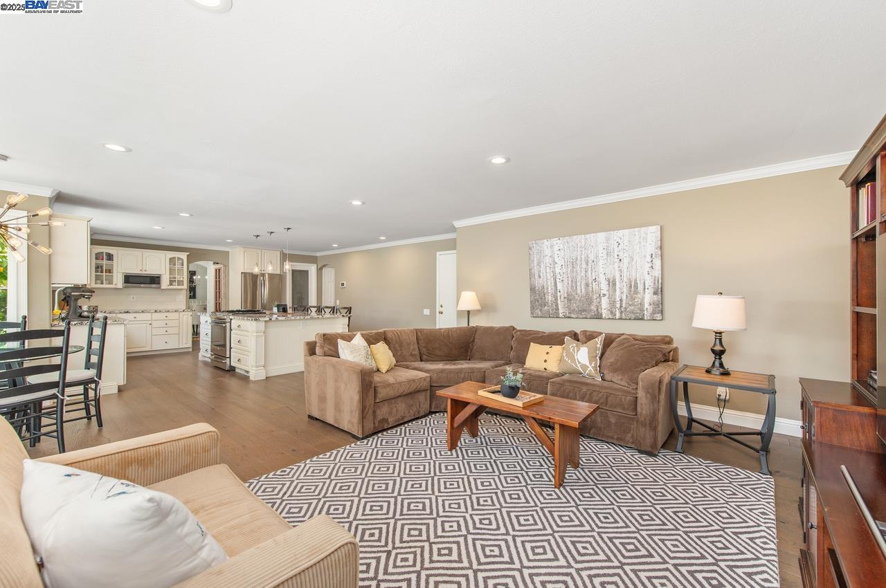 Detail Gallery Image 16 of 45 For 1198 Vintner Way, Pleasanton,  CA 94566 - 4 Beds | 3 Baths
