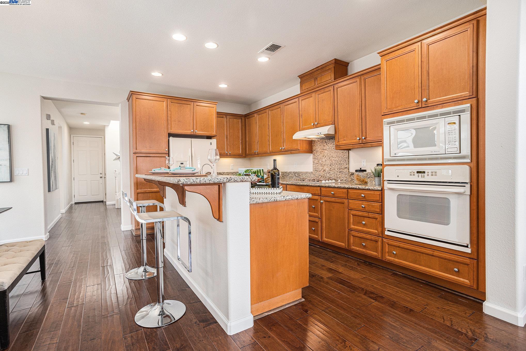 Detail Gallery Image 7 of 31 For 463 W Felicidad Ave, Mountain House,  CA 95391 - 4 Beds | 3 Baths