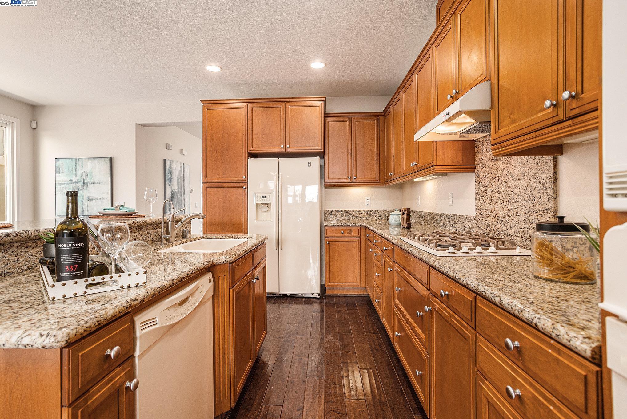 Detail Gallery Image 8 of 31 For 463 W Felicidad Ave, Mountain House,  CA 95391 - 4 Beds | 3 Baths