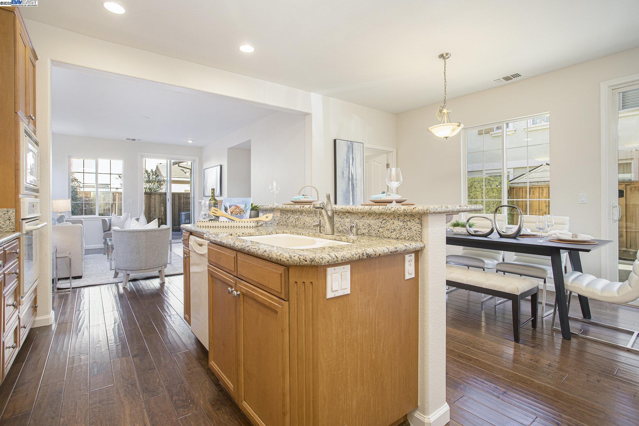 Detail Gallery Image 9 of 31 For 463 W Felicidad Ave, Mountain House,  CA 95391 - 4 Beds | 3 Baths