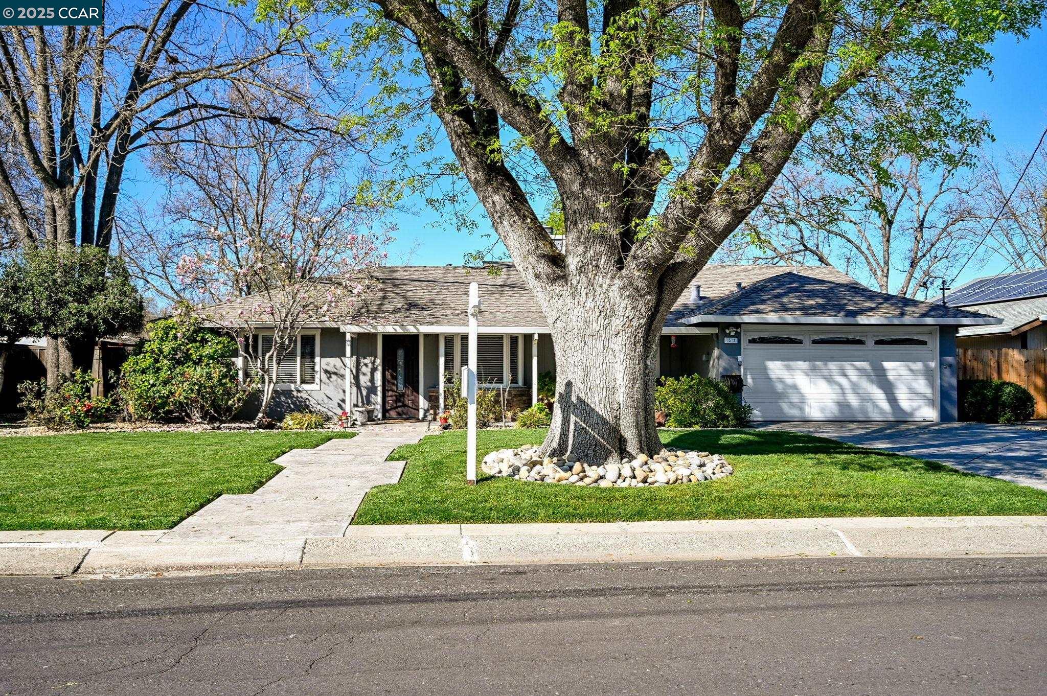 Detail Gallery Image 1 of 28 For 1572 Violet Way, Pleasant Hill,  CA 94523 - 3 Beds | 2 Baths
