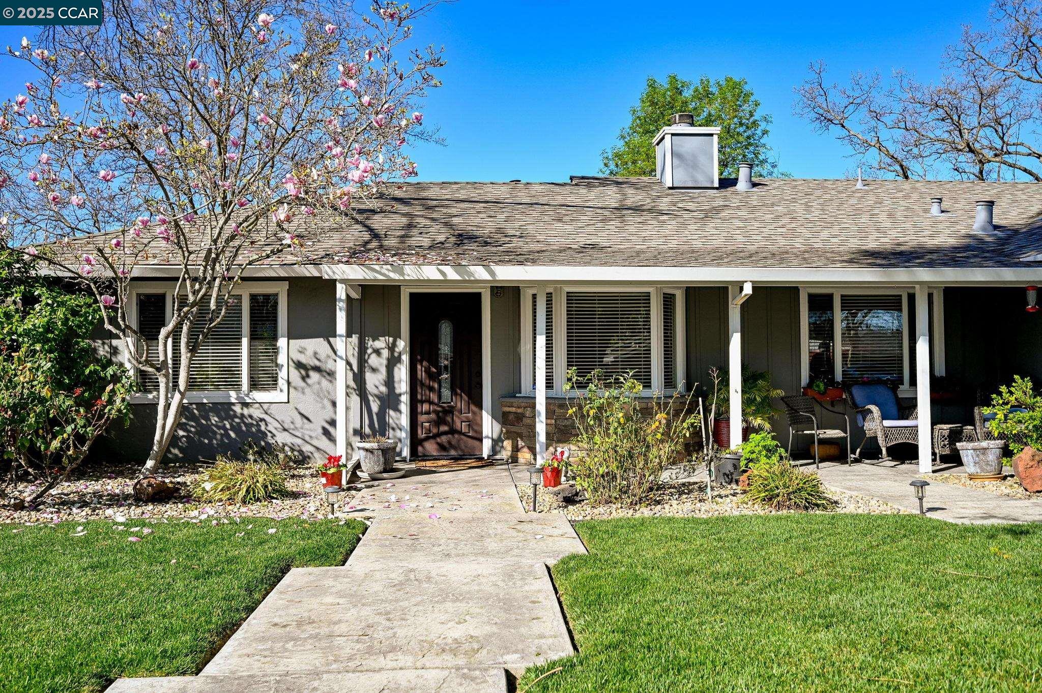 Detail Gallery Image 2 of 28 For 1572 Violet Way, Pleasant Hill,  CA 94523 - 3 Beds | 2 Baths