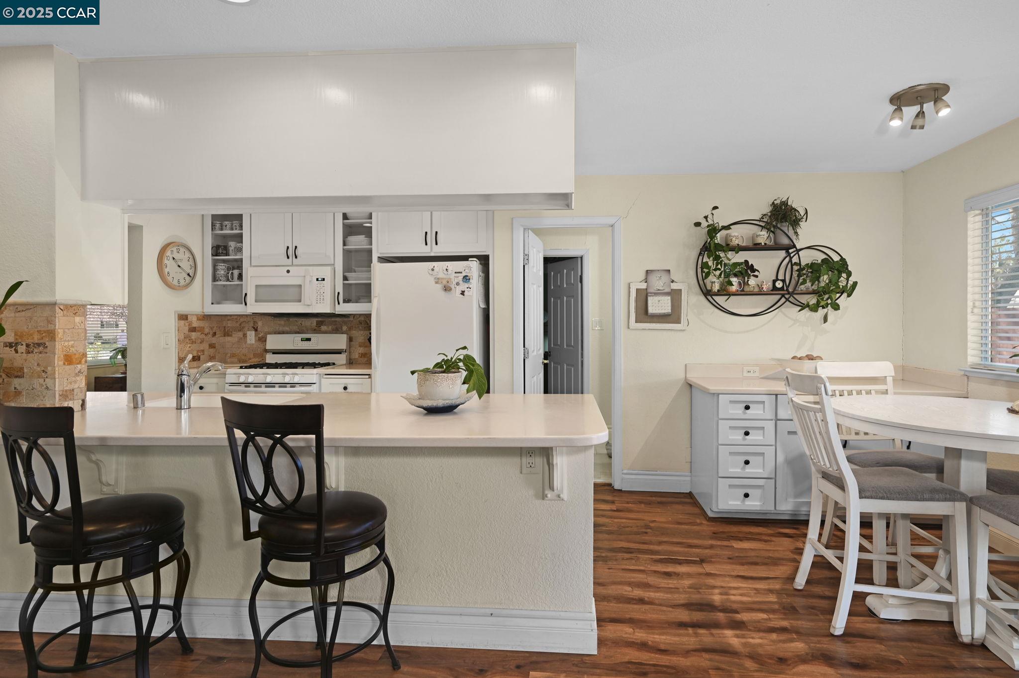 Detail Gallery Image 11 of 28 For 1572 Violet Way, Pleasant Hill,  CA 94523 - 3 Beds | 2 Baths