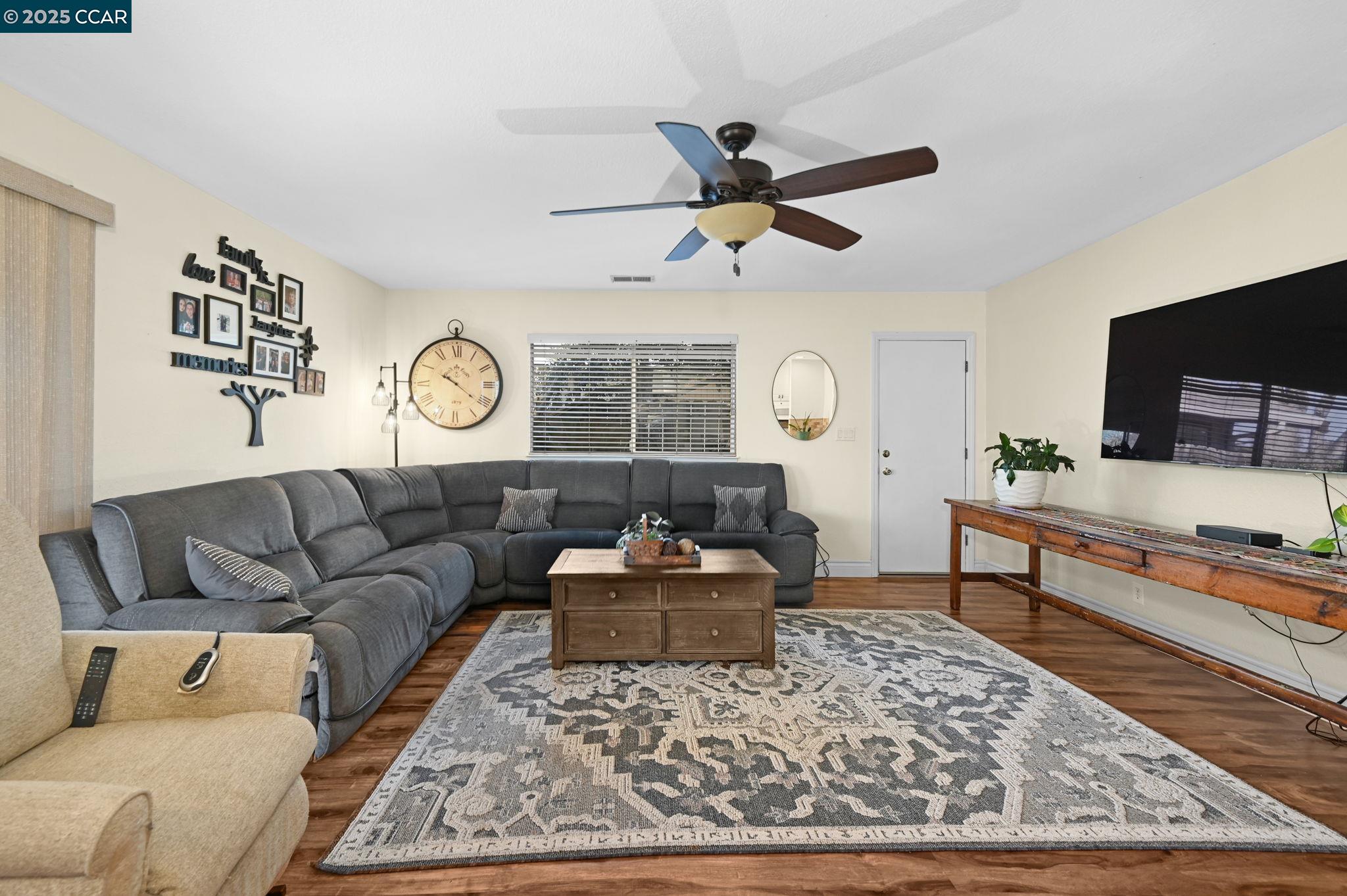 Detail Gallery Image 12 of 28 For 1572 Violet Way, Pleasant Hill,  CA 94523 - 3 Beds | 2 Baths