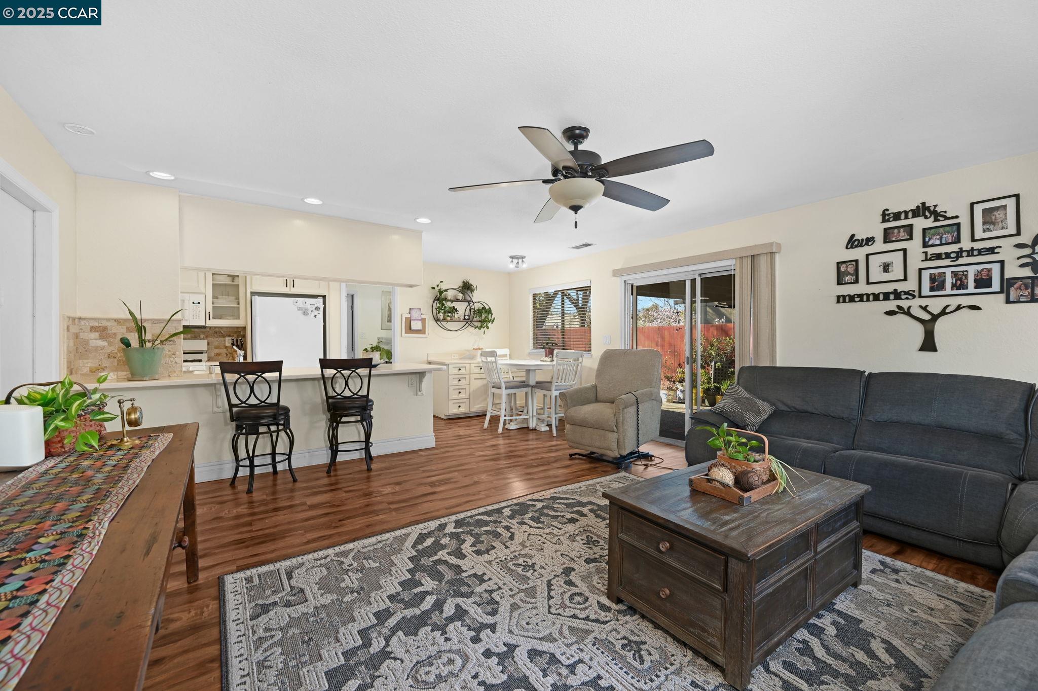 Detail Gallery Image 13 of 28 For 1572 Violet Way, Pleasant Hill,  CA 94523 - 3 Beds | 2 Baths
