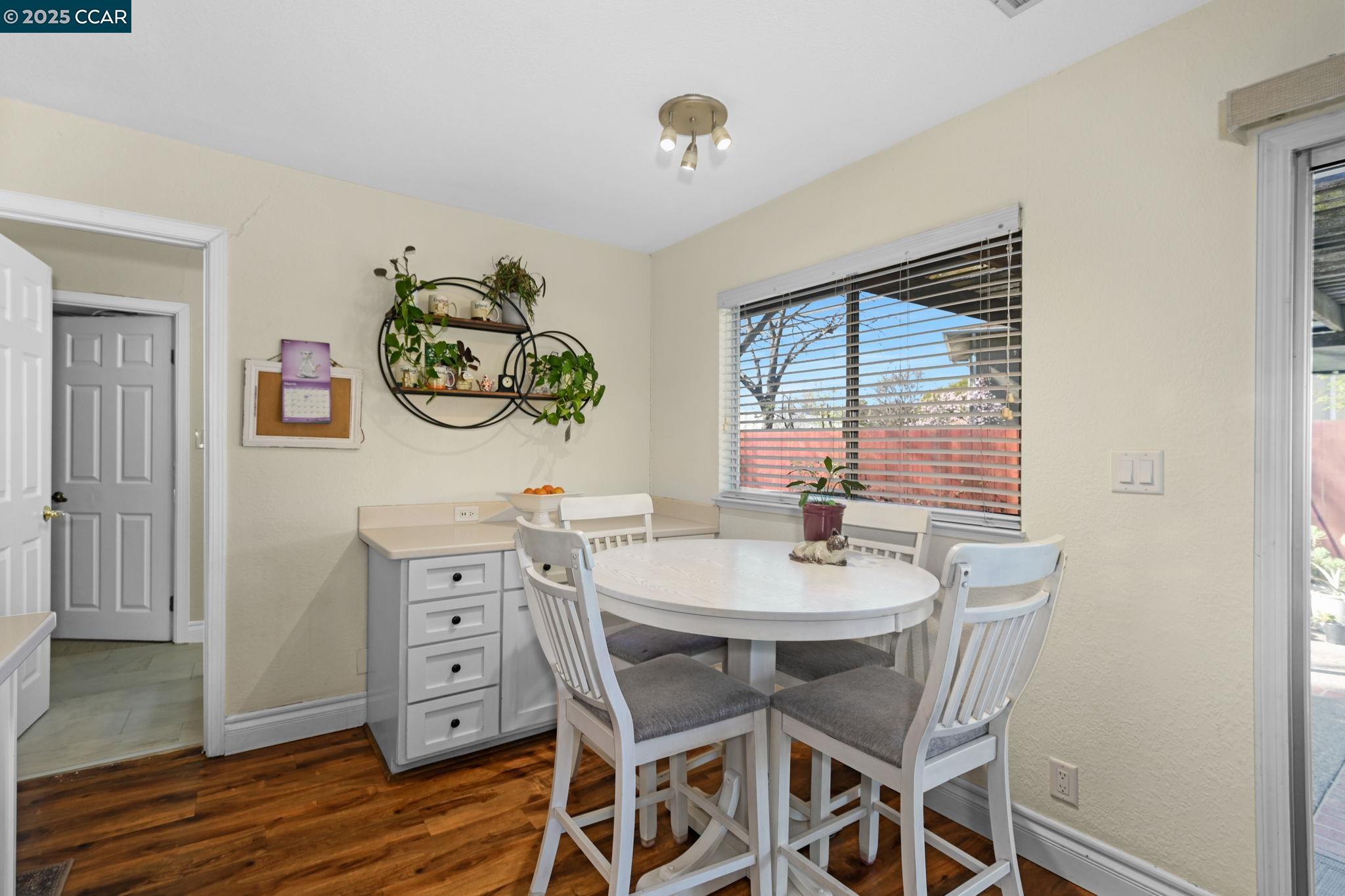 Detail Gallery Image 14 of 28 For 1572 Violet Way, Pleasant Hill,  CA 94523 - 3 Beds | 2 Baths