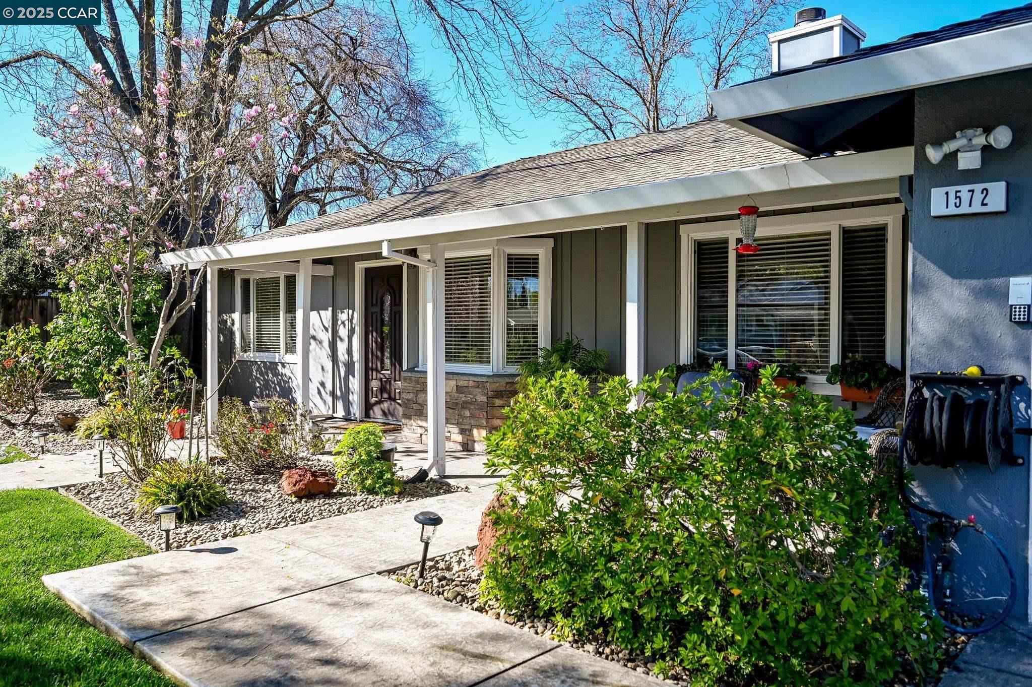 Detail Gallery Image 3 of 28 For 1572 Violet Way, Pleasant Hill,  CA 94523 - 3 Beds | 2 Baths