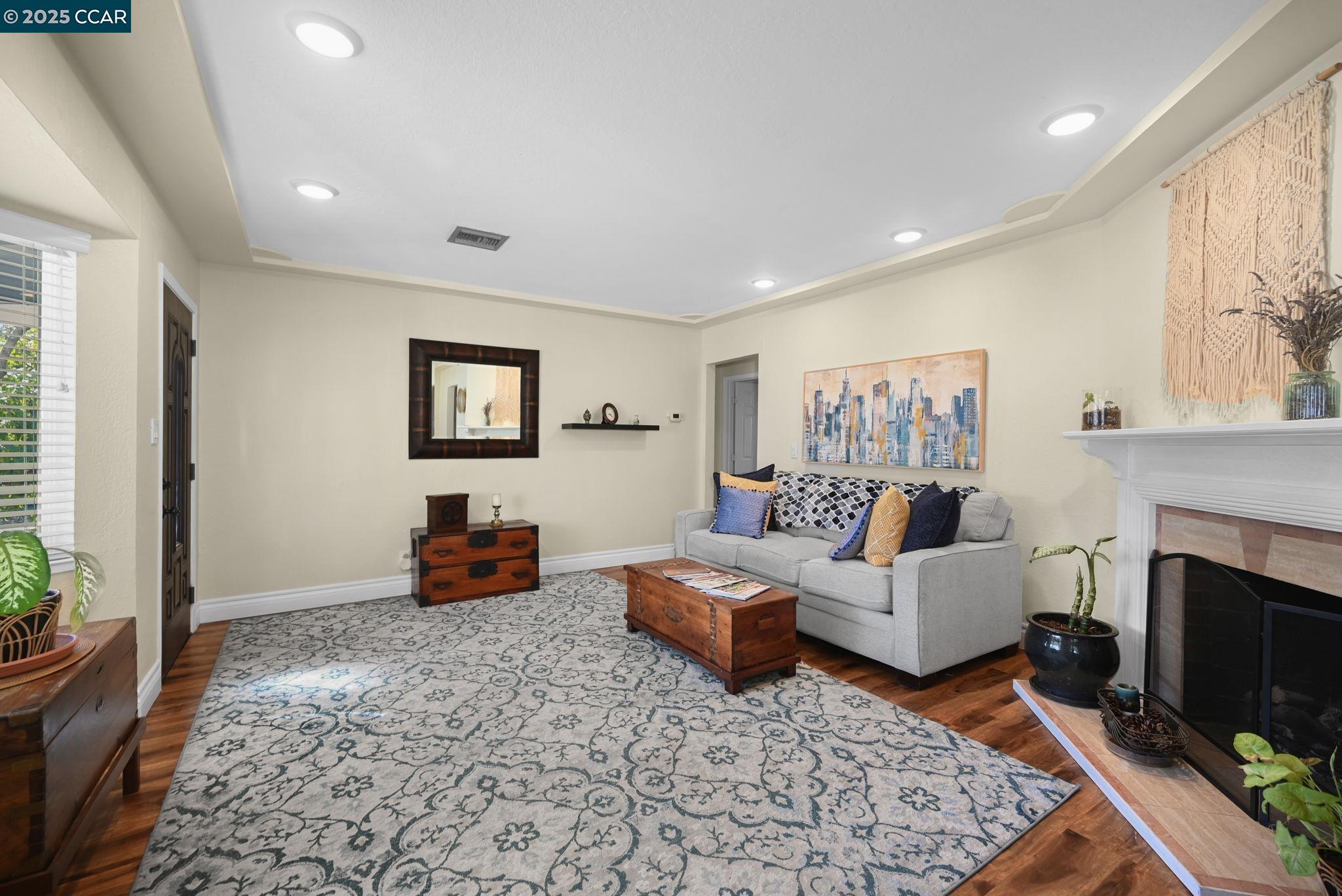 Detail Gallery Image 6 of 28 For 1572 Violet Way, Pleasant Hill,  CA 94523 - 3 Beds | 2 Baths