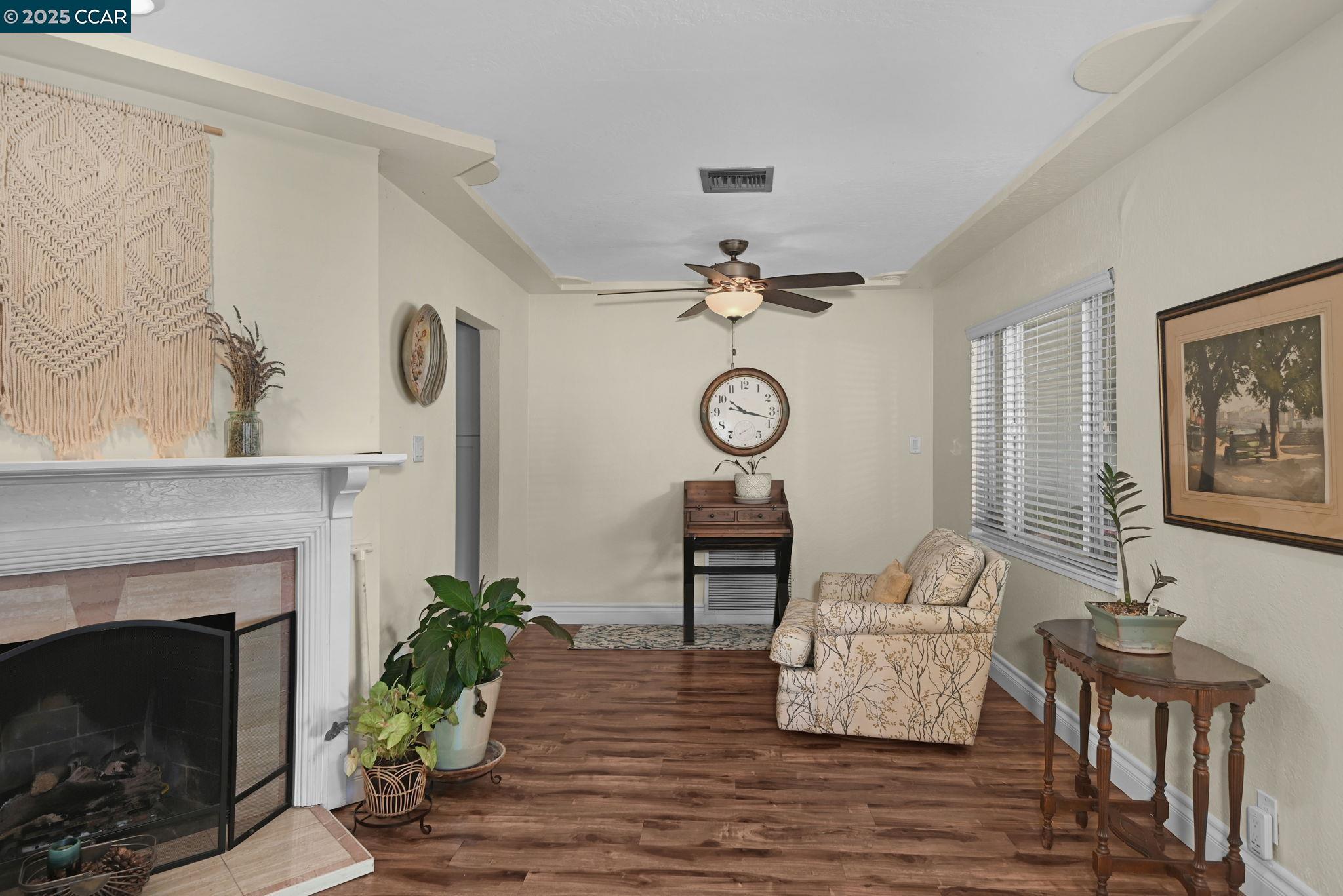 Detail Gallery Image 7 of 28 For 1572 Violet Way, Pleasant Hill,  CA 94523 - 3 Beds | 2 Baths