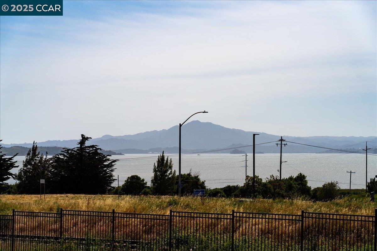 Detail Gallery Image 7 of 48 For 4207 Markovich Ct, Richmond,  CA 94806 - 4 Beds | 3 Baths