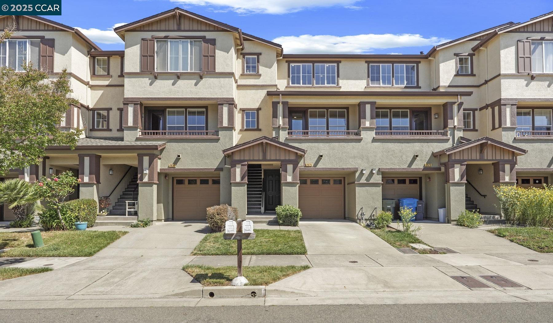 Detail Gallery Image 1 of 35 For 2575 Edgewater Drive, Santa Rosa,  CA 95407-4588 - 3 Beds | 3 Baths