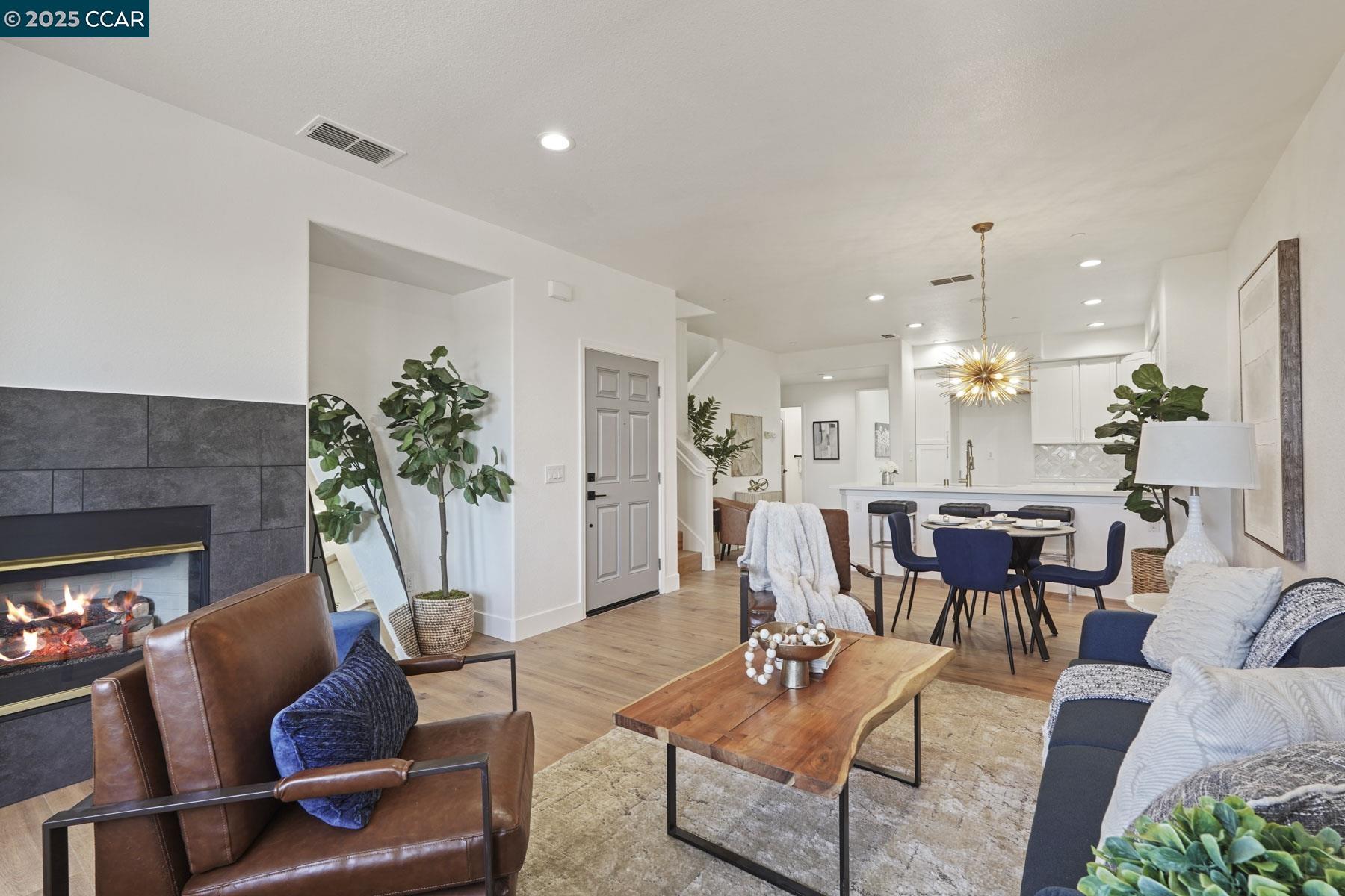 Detail Gallery Image 14 of 35 For 2575 Edgewater Drive, Santa Rosa,  CA 95407-4588 - 3 Beds | 3 Baths