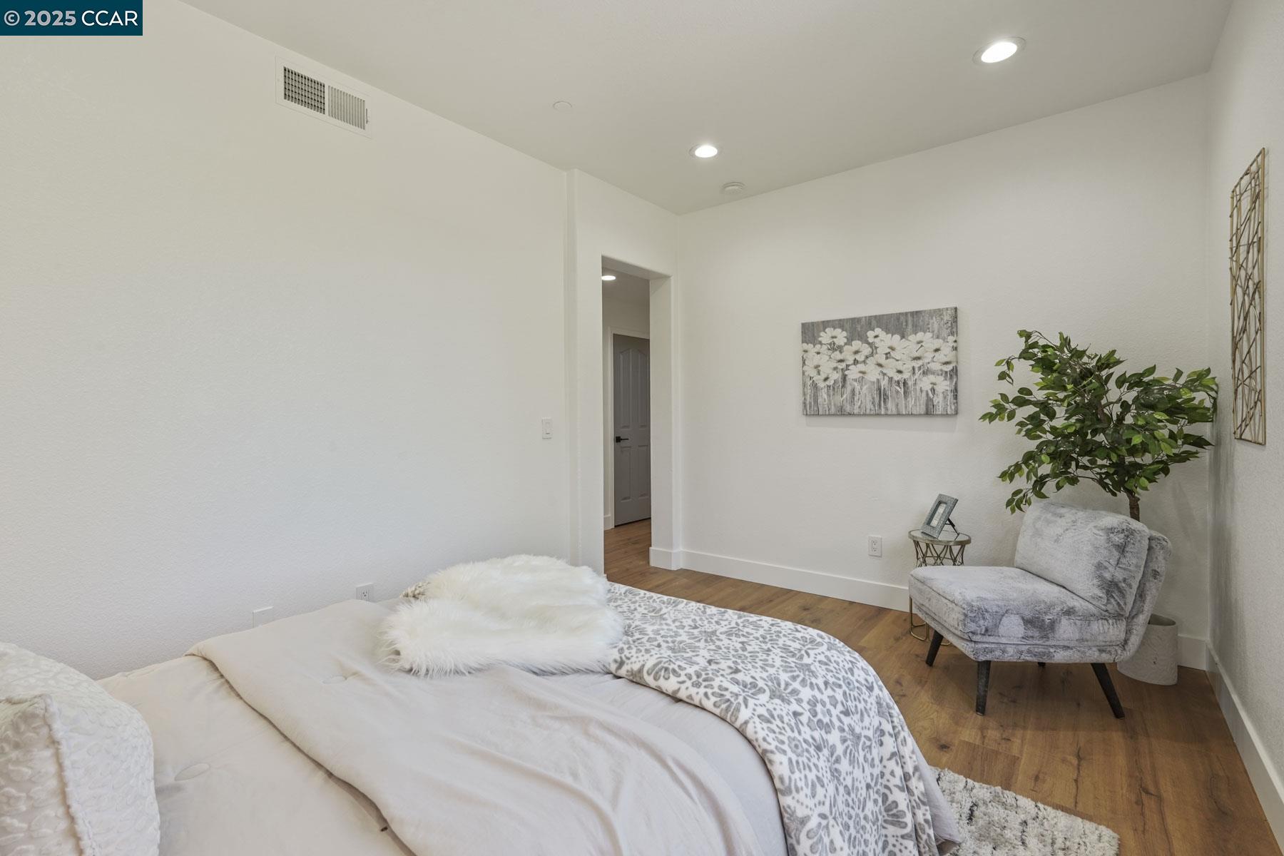 Detail Gallery Image 17 of 35 For 2575 Edgewater Drive, Santa Rosa,  CA 95407-4588 - 3 Beds | 3 Baths
