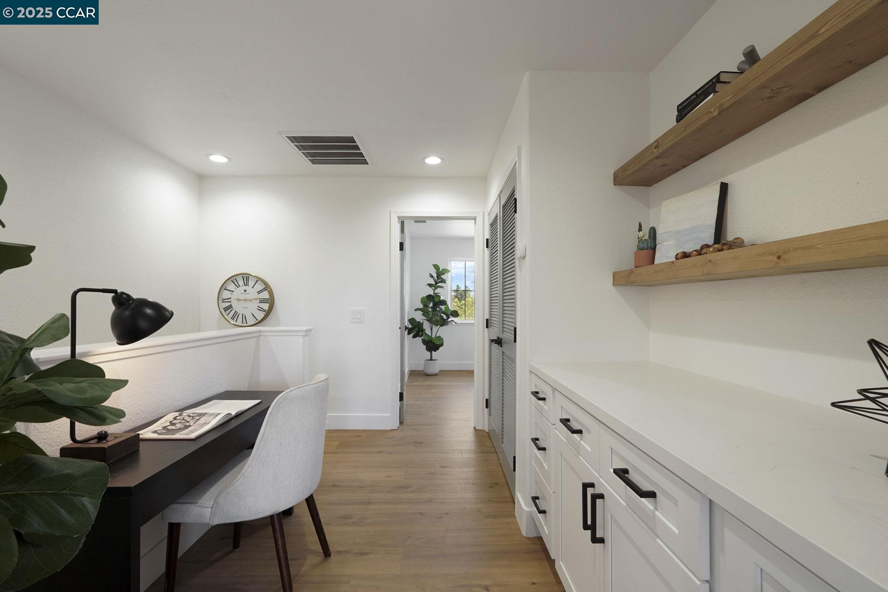 Detail Gallery Image 20 of 35 For 2575 Edgewater Drive, Santa Rosa,  CA 95407-4588 - 3 Beds | 3 Baths