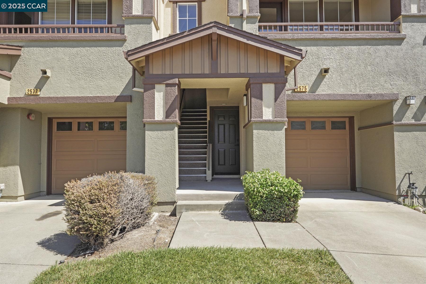 Detail Gallery Image 3 of 35 For 2575 Edgewater Drive, Santa Rosa,  CA 95407-4588 - 3 Beds | 3 Baths