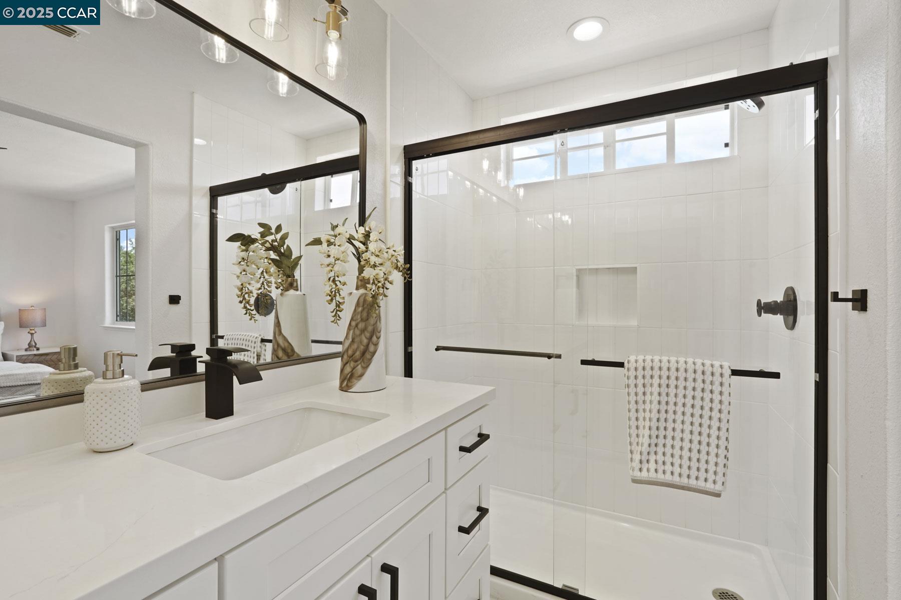 Detail Gallery Image 29 of 35 For 2575 Edgewater Drive, Santa Rosa,  CA 95407-4588 - 3 Beds | 3 Baths