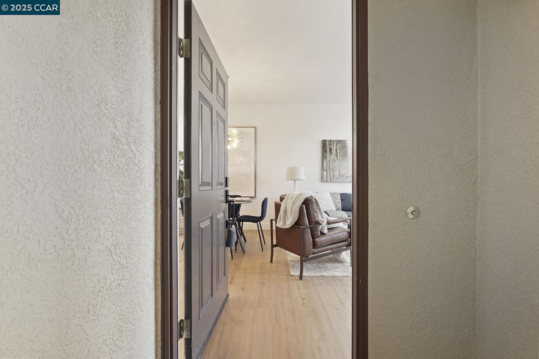 Detail Gallery Image 5 of 35 For 2575 Edgewater Drive, Santa Rosa,  CA 95407-4588 - 3 Beds | 3 Baths