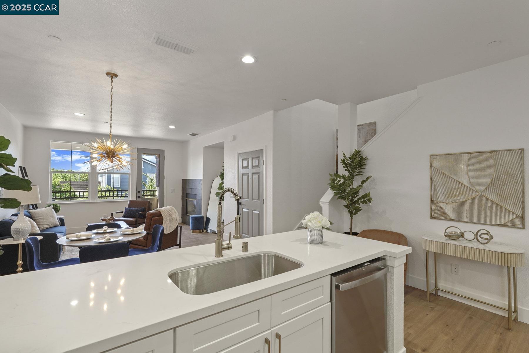 Detail Gallery Image 9 of 35 For 2575 Edgewater Drive, Santa Rosa,  CA 95407-4588 - 3 Beds | 3 Baths