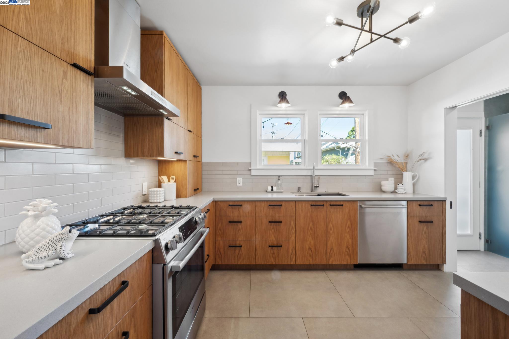 Detail Gallery Image 25 of 50 For 815 Park St, Alameda,  CA 94501 - 2 Beds | 2 Baths