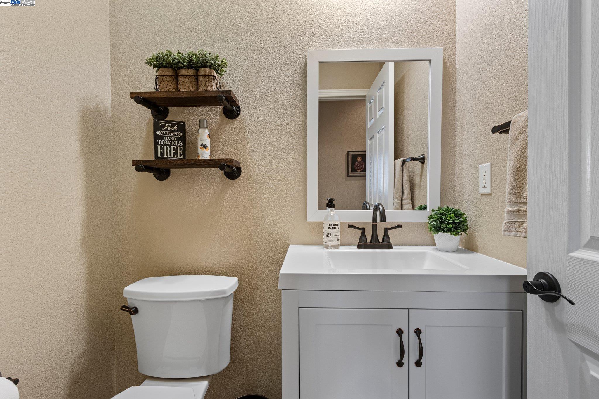 Detail Gallery Image 14 of 58 For 6454 Green Castle Cir, Discovery Bay,  CA 94505 - 4 Beds | 3/1 Baths