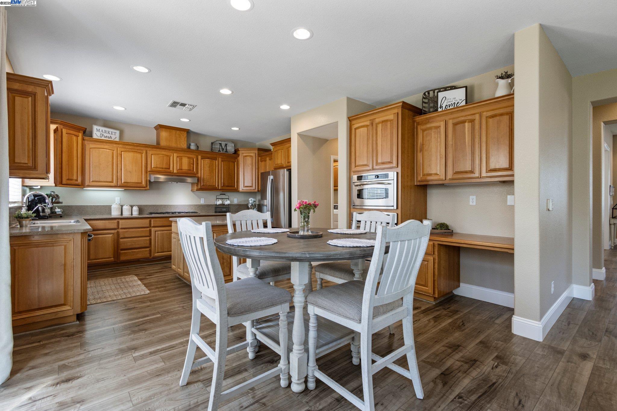 Detail Gallery Image 17 of 58 For 6454 Green Castle Cir, Discovery Bay,  CA 94505 - 4 Beds | 3/1 Baths