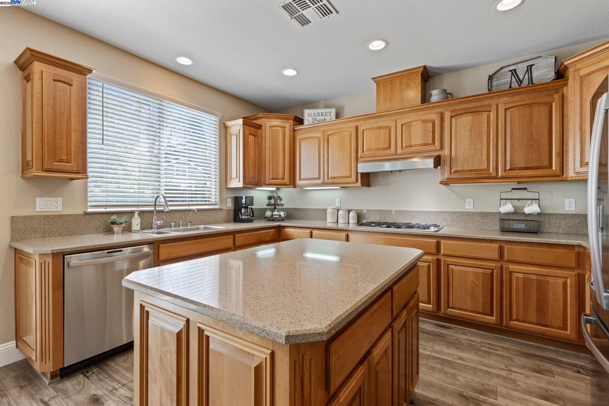 Detail Gallery Image 19 of 58 For 6454 Green Castle Cir, Discovery Bay,  CA 94505 - 4 Beds | 3/1 Baths
