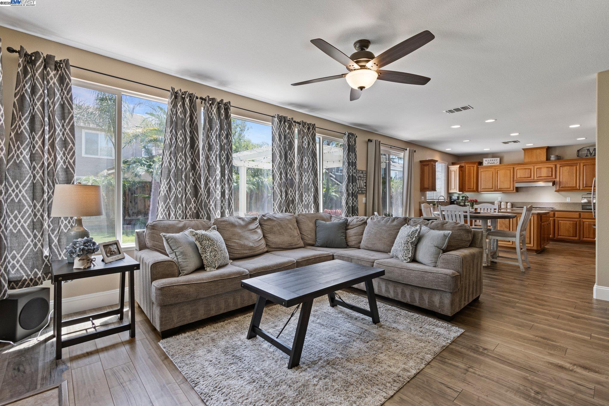 Detail Gallery Image 25 of 58 For 6454 Green Castle Cir, Discovery Bay,  CA 94505 - 4 Beds | 3/1 Baths