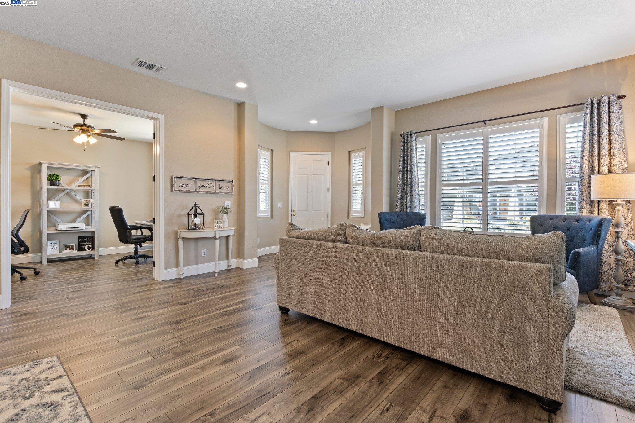 Detail Gallery Image 8 of 58 For 6454 Green Castle Cir, Discovery Bay,  CA 94505 - 4 Beds | 3/1 Baths