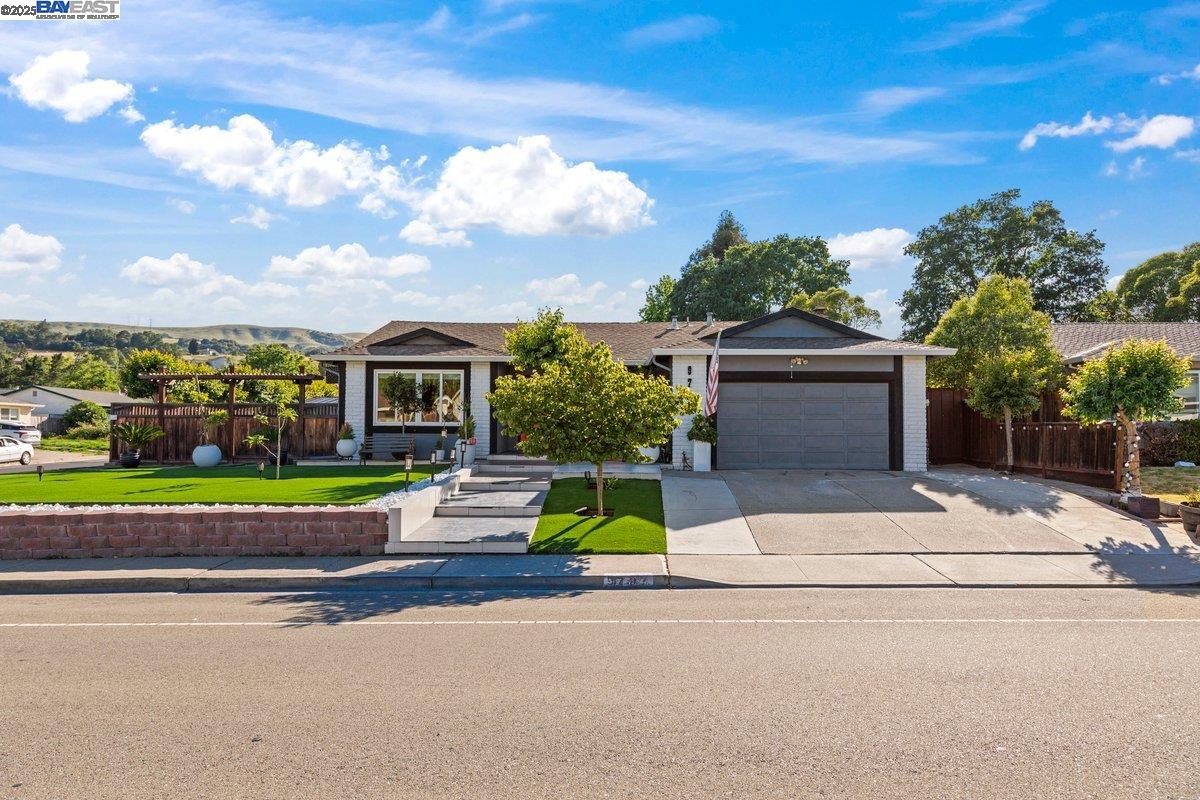 Detail Gallery Image 1 of 31 For 9797 Davona Drive, San Ramon,  CA 94583 - 4 Beds | 2 Baths