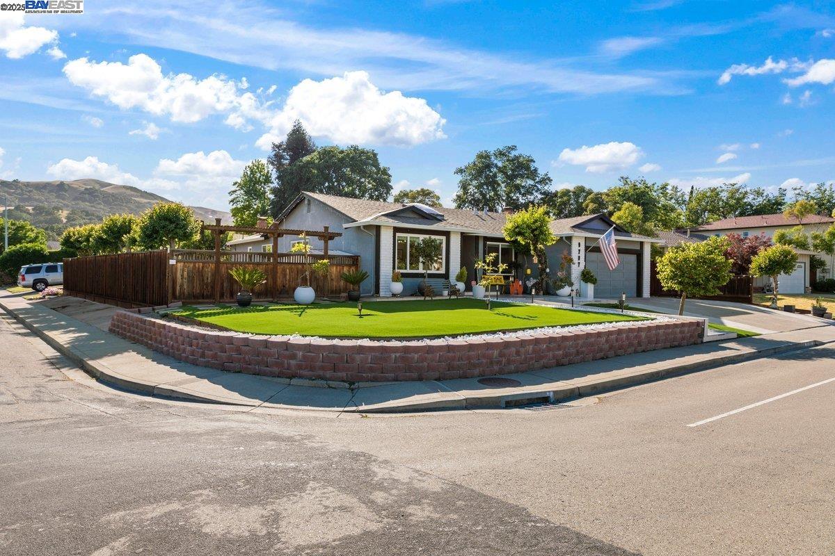 Detail Gallery Image 2 of 31 For 9797 Davona Drive, San Ramon,  CA 94583 - 4 Beds | 2 Baths