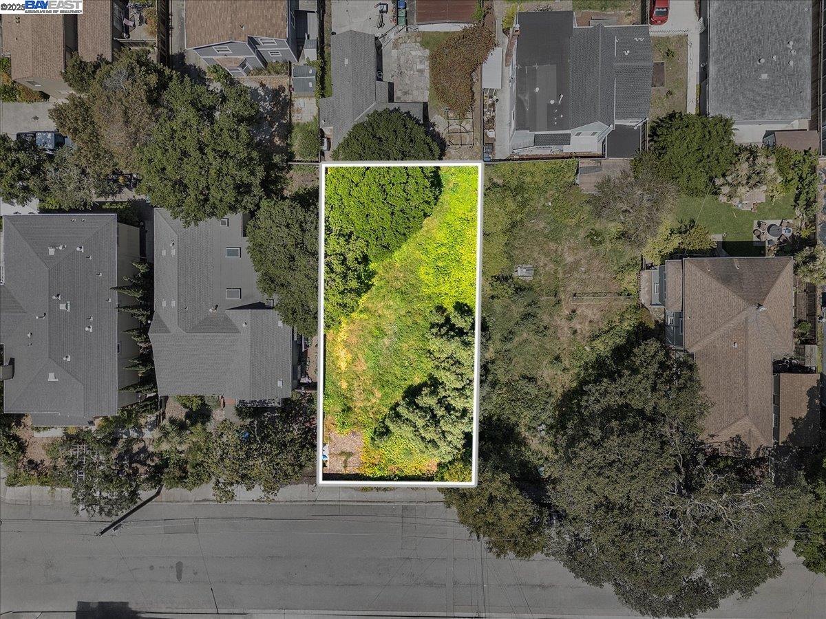 Detail Gallery Image 1 of 18 For 310 Spruce St, Alameda,  CA 94501 - – Beds | – Baths