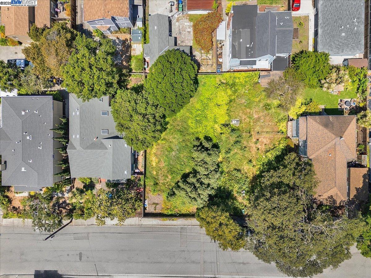 Detail Gallery Image 2 of 18 For 310 Spruce St, Alameda,  CA 94501 - – Beds | – Baths