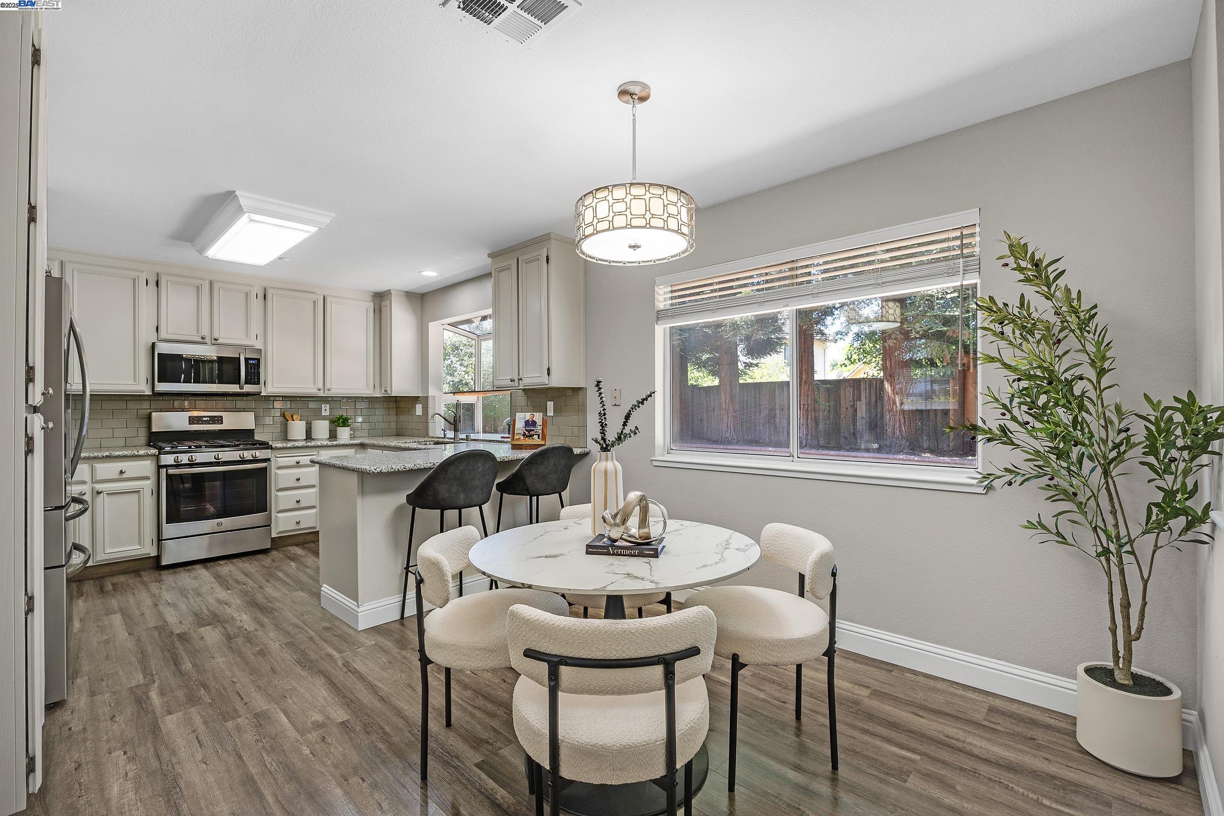 Detail Gallery Image 11 of 44 For 32540 Cottonwood St, Union City,  CA 94587 - 4 Beds | 3 Baths