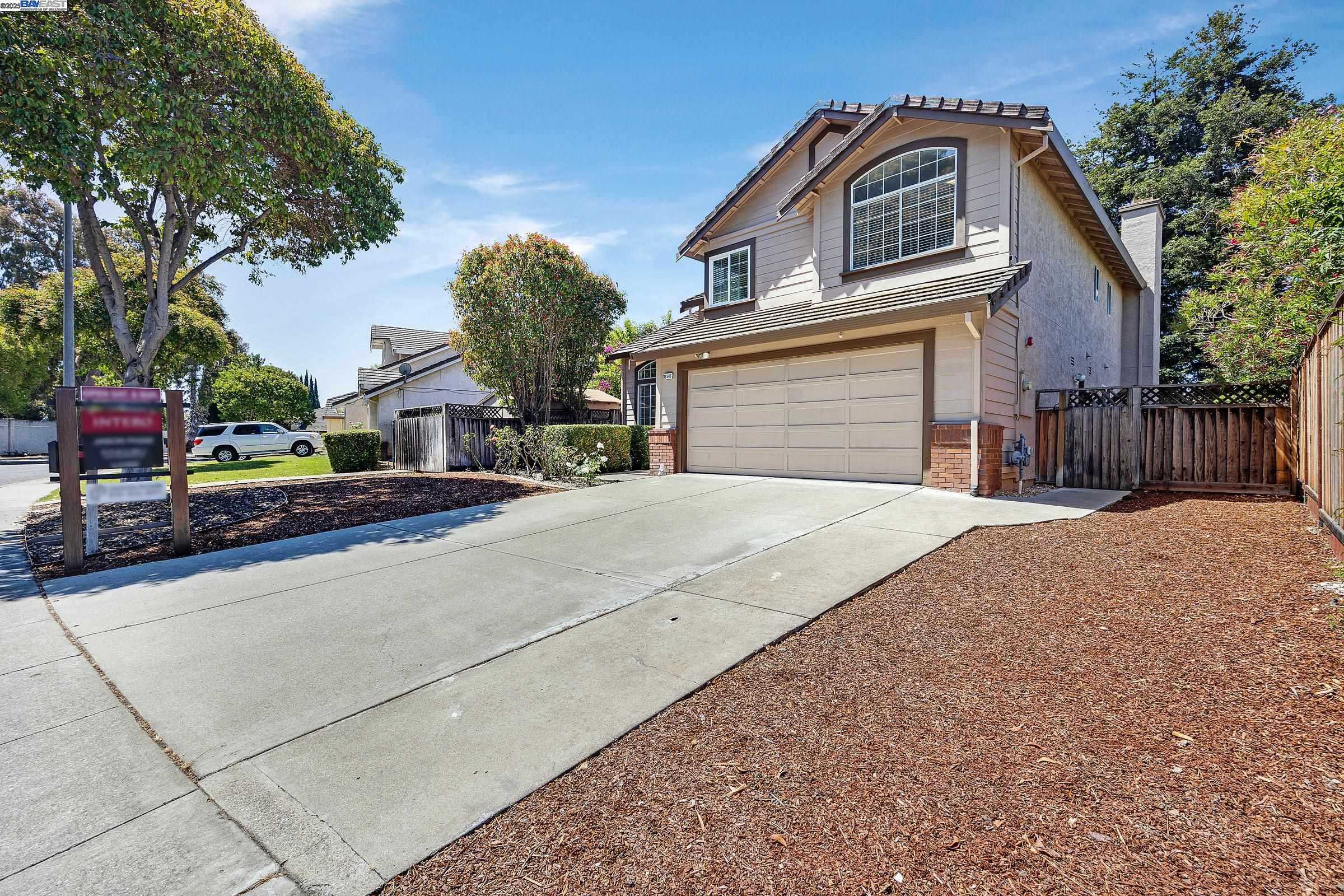 Detail Gallery Image 3 of 44 For 32540 Cottonwood St, Union City,  CA 94587 - 4 Beds | 3 Baths