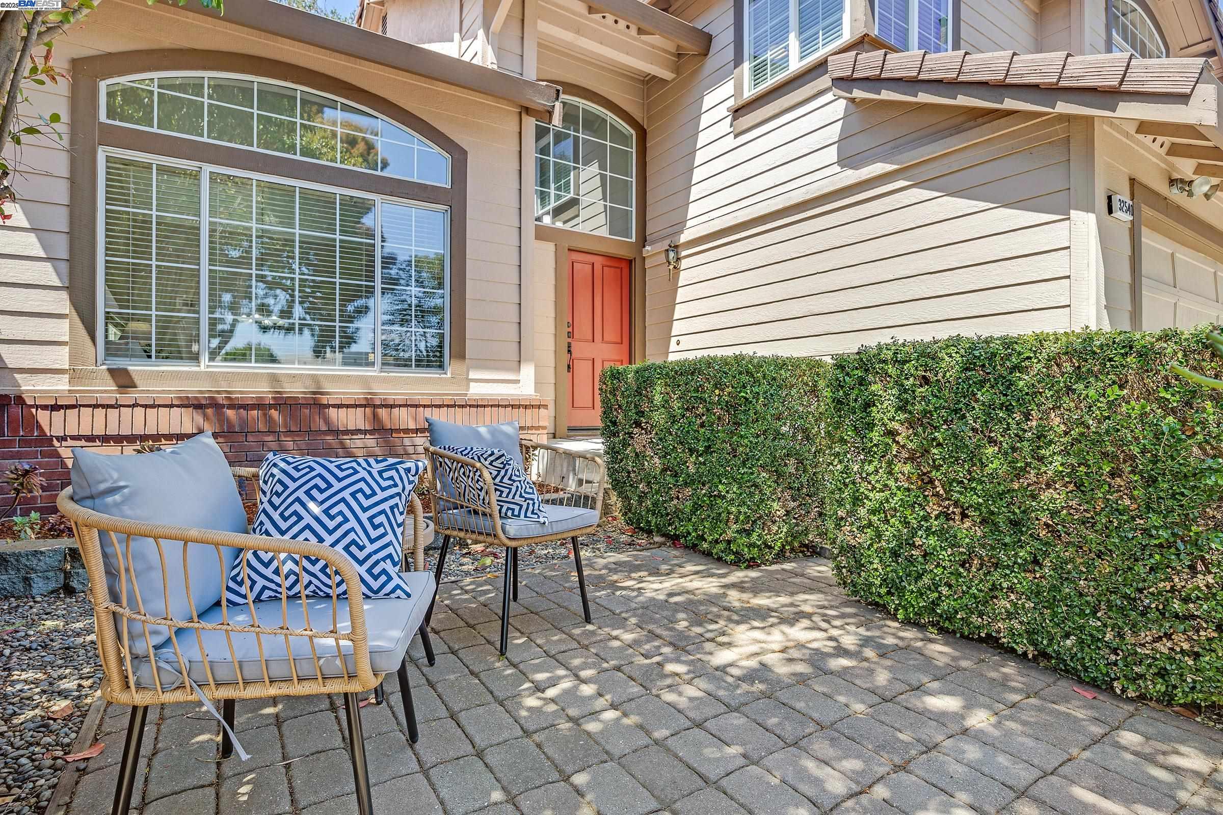Detail Gallery Image 4 of 44 For 32540 Cottonwood St, Union City,  CA 94587 - 4 Beds | 3 Baths
