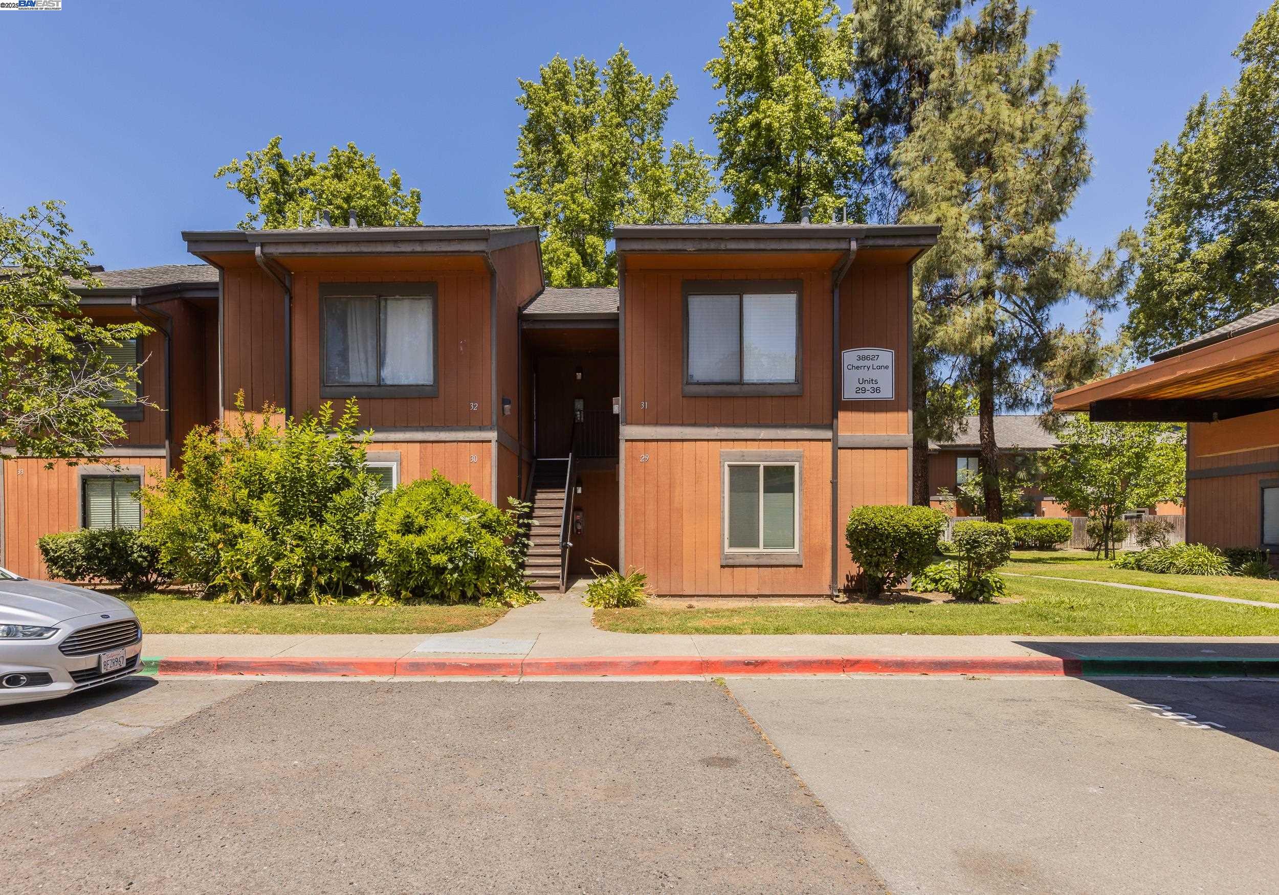 MLS: 41098476 Condo For Sale