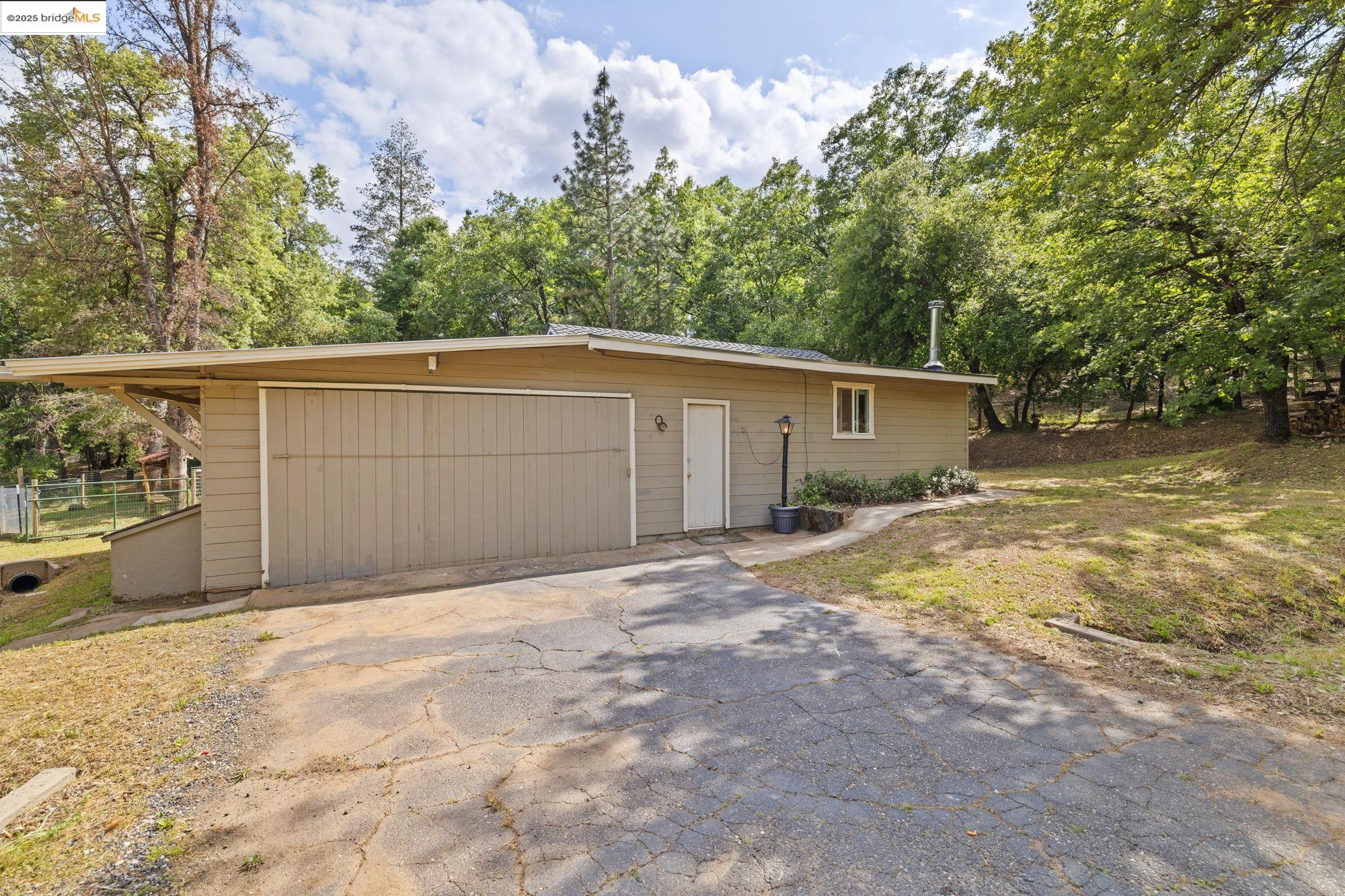 Detail Gallery Image 40 of 60 For 20638 Maranatha Rd, Tuolumne,  CA 95379 - 4 Beds | 3 Baths