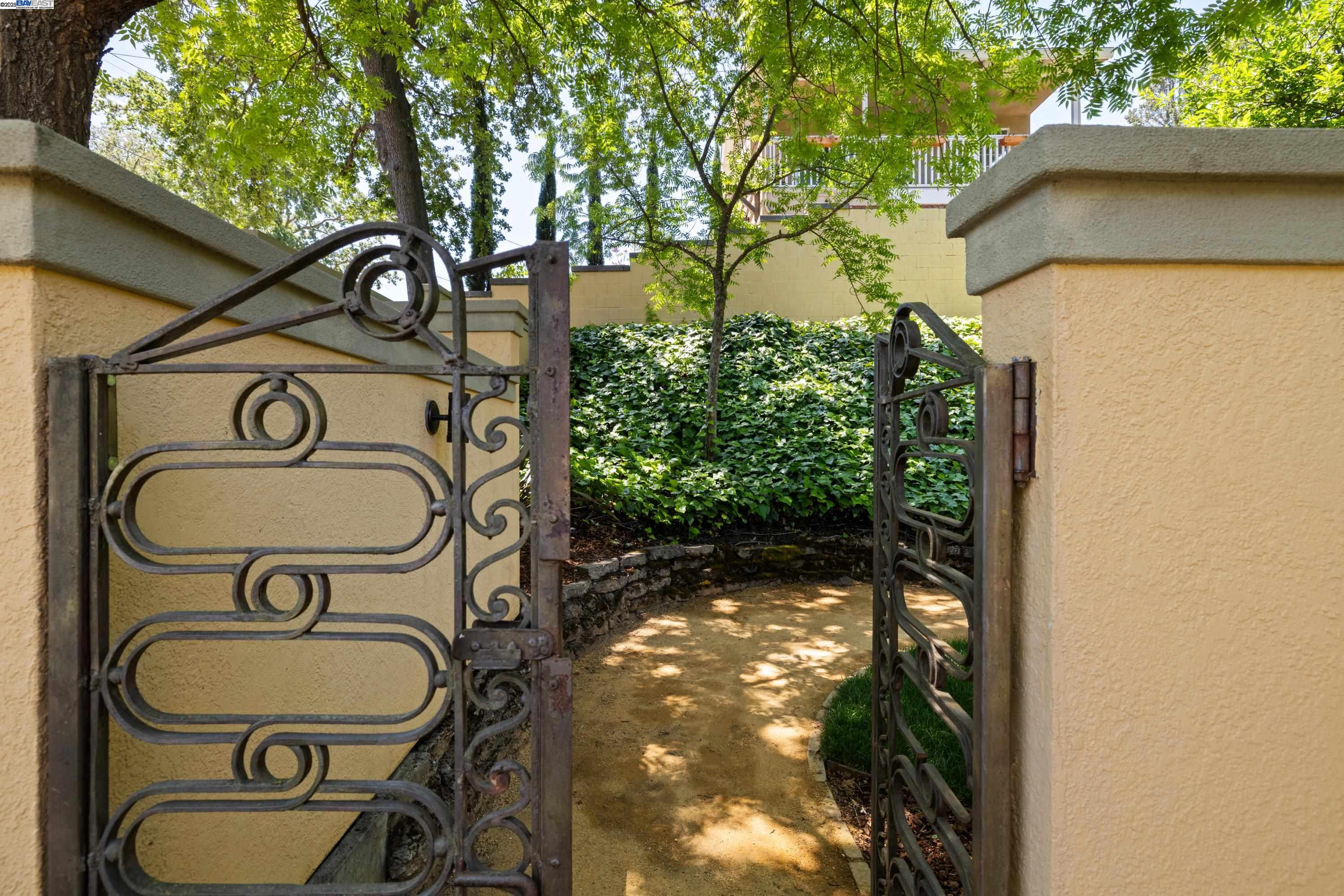 Detail Gallery Image 3 of 46 For 4457 Linda Way, Pleasanton,  CA 94566 - 3 Beds | 2 Baths